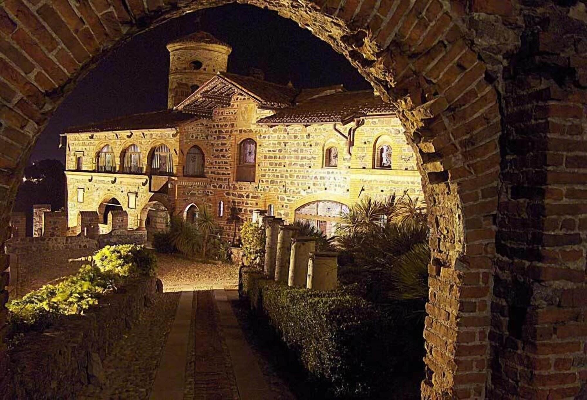 Vista Exterior Castello di Pavone