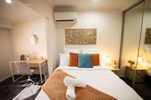 Alquiler Vacacional - Rosewood Rustic Refuge Pool Outdoor Dining Backyard