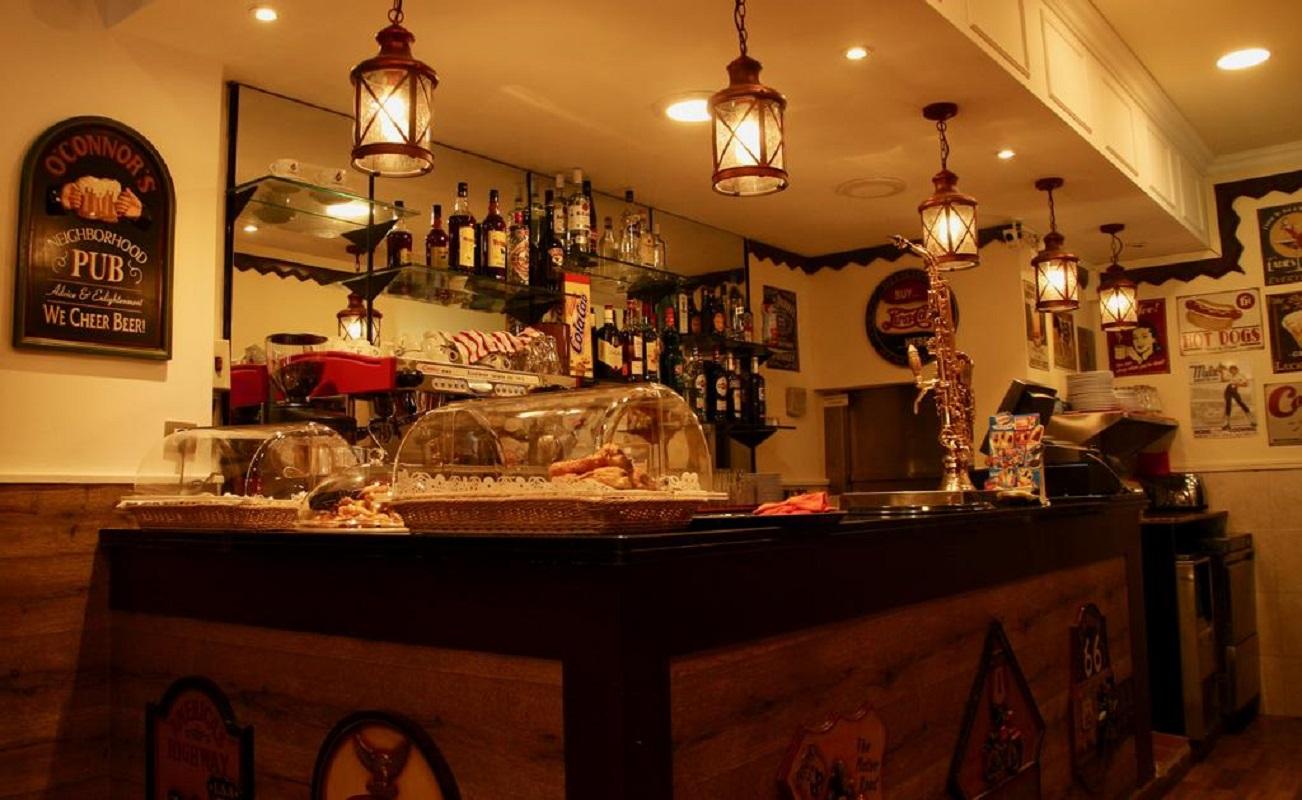 Bar/Salón Aston Hotel