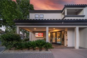 Alojamiento - Best Western Plus Palm Court Hotel