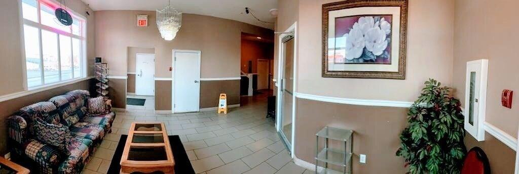 Varios Bonnyville Hotel
