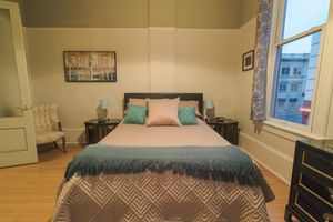 Alquiler Vacacional - Beautiful Historic Building on Manistee River Walk