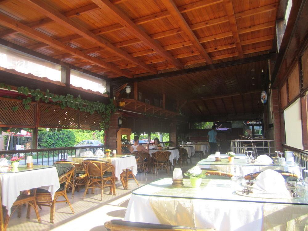 Bar/Salón Orange Garden Apart Hotel