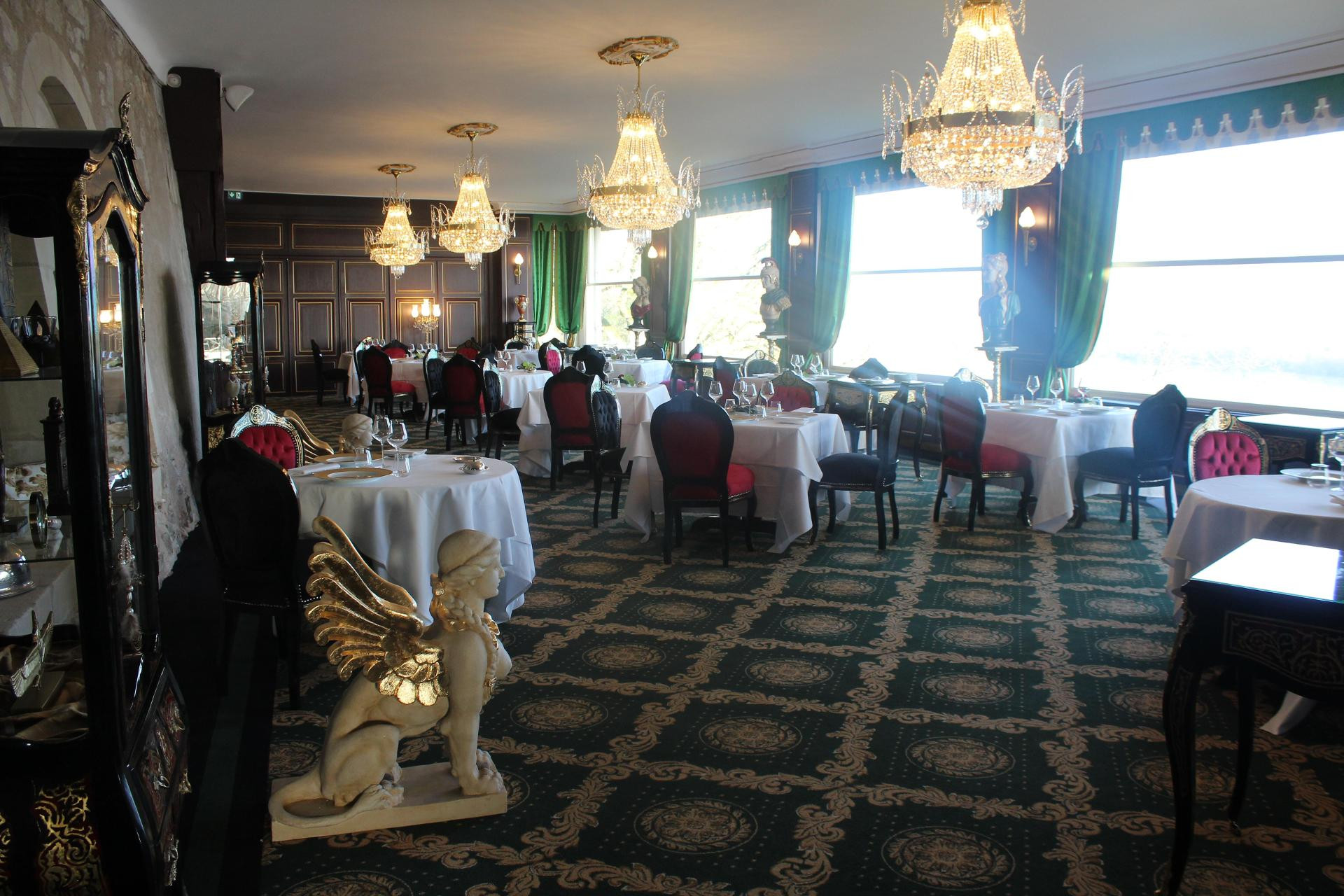 Restaurant Château Le Prieuré – La Maison Younan