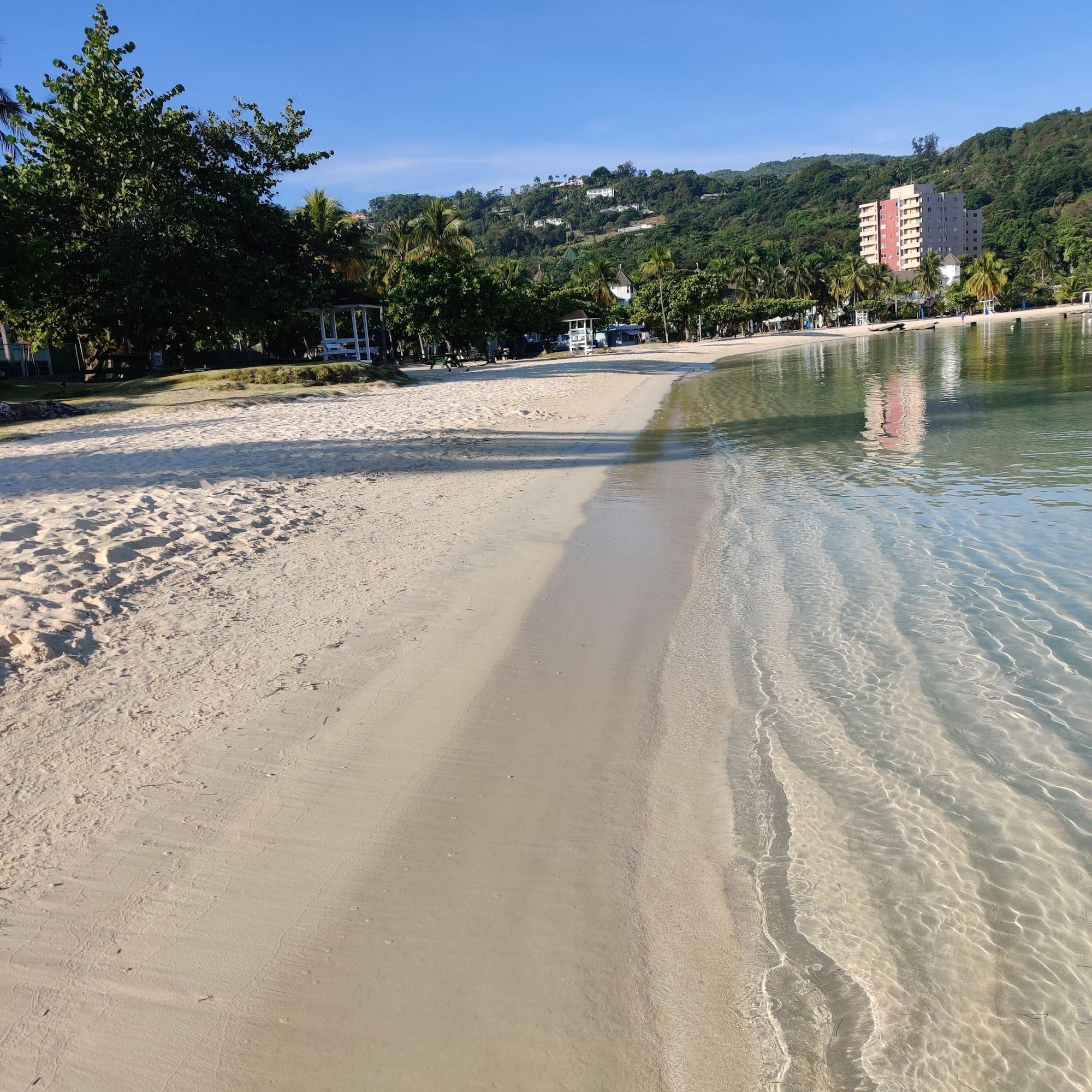 Playa Fisherman's Point Ocean View Hotel