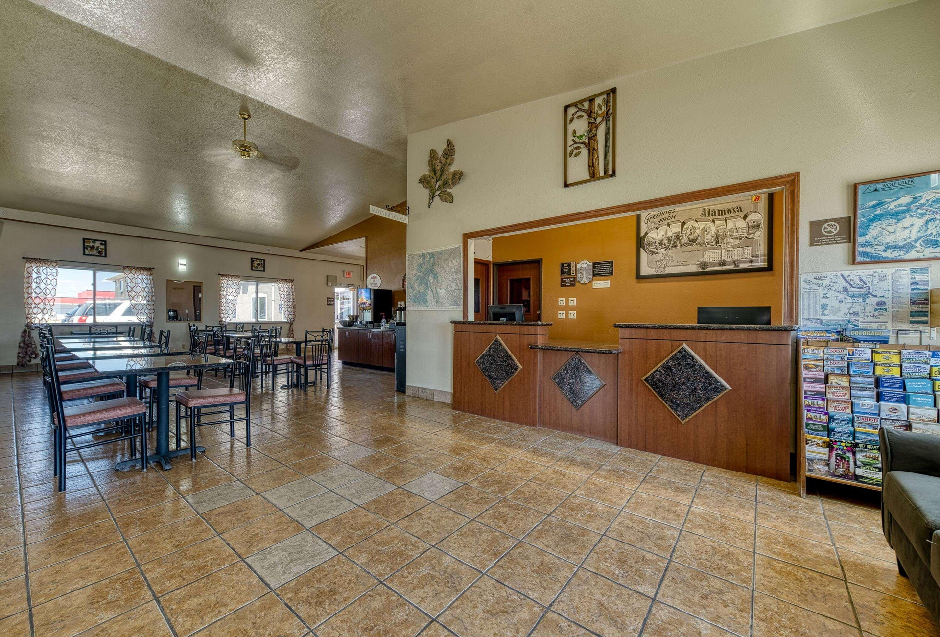 Vista Lobby Super 8 by Wyndham Alamosa
