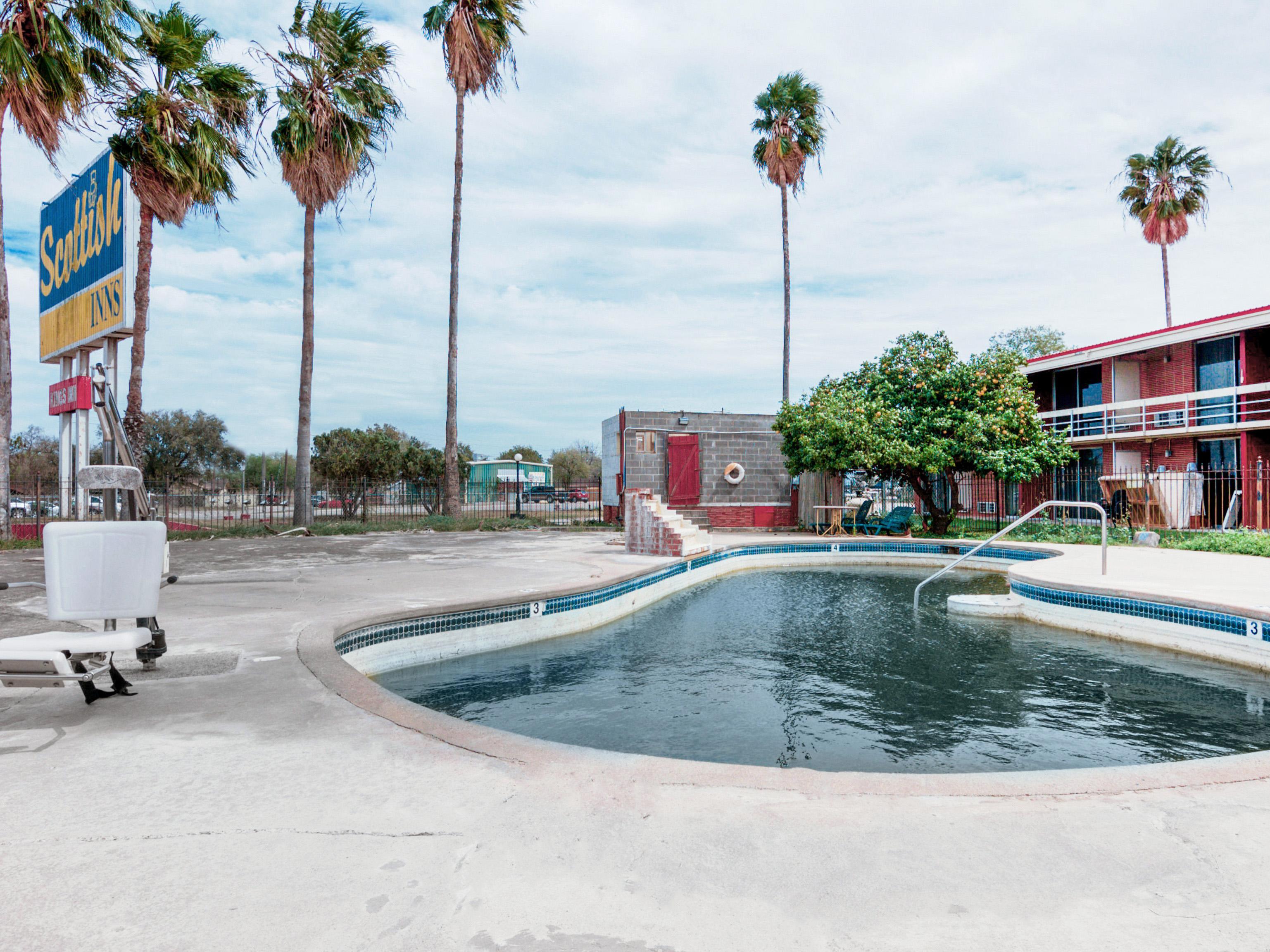 Vista Piscina OYO Hotel Alice TX Hwy 281 West