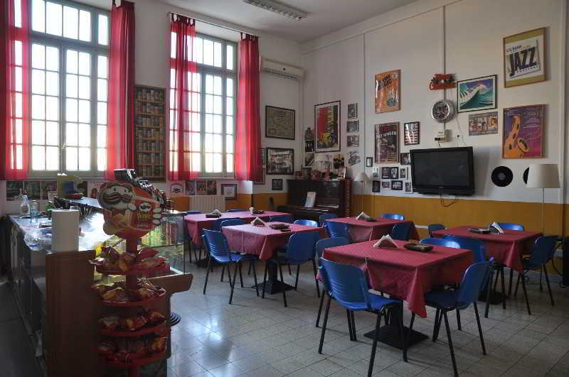 Bar/Salón Litus Roma Hostel