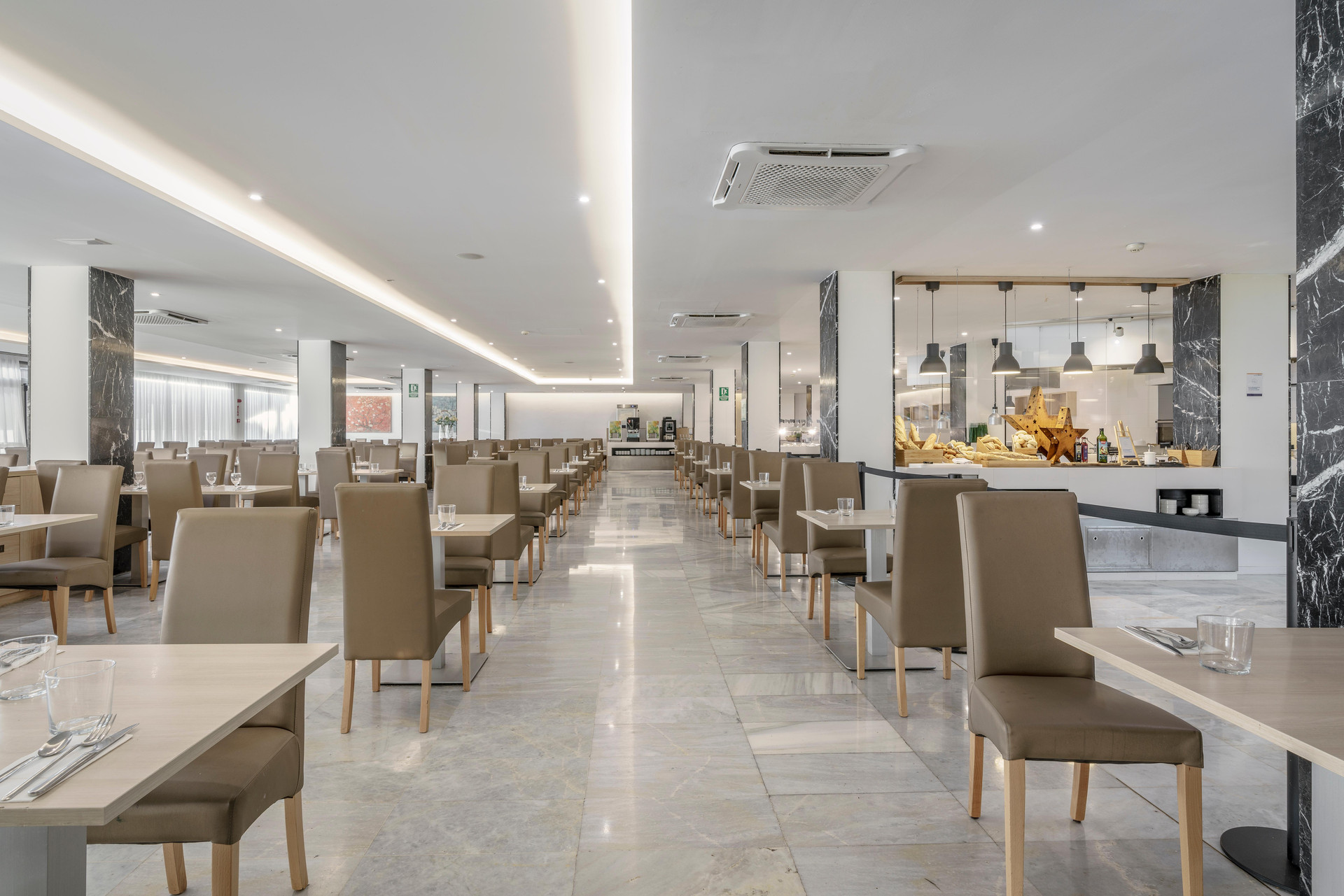 Restaurant Alua Leo Hotel