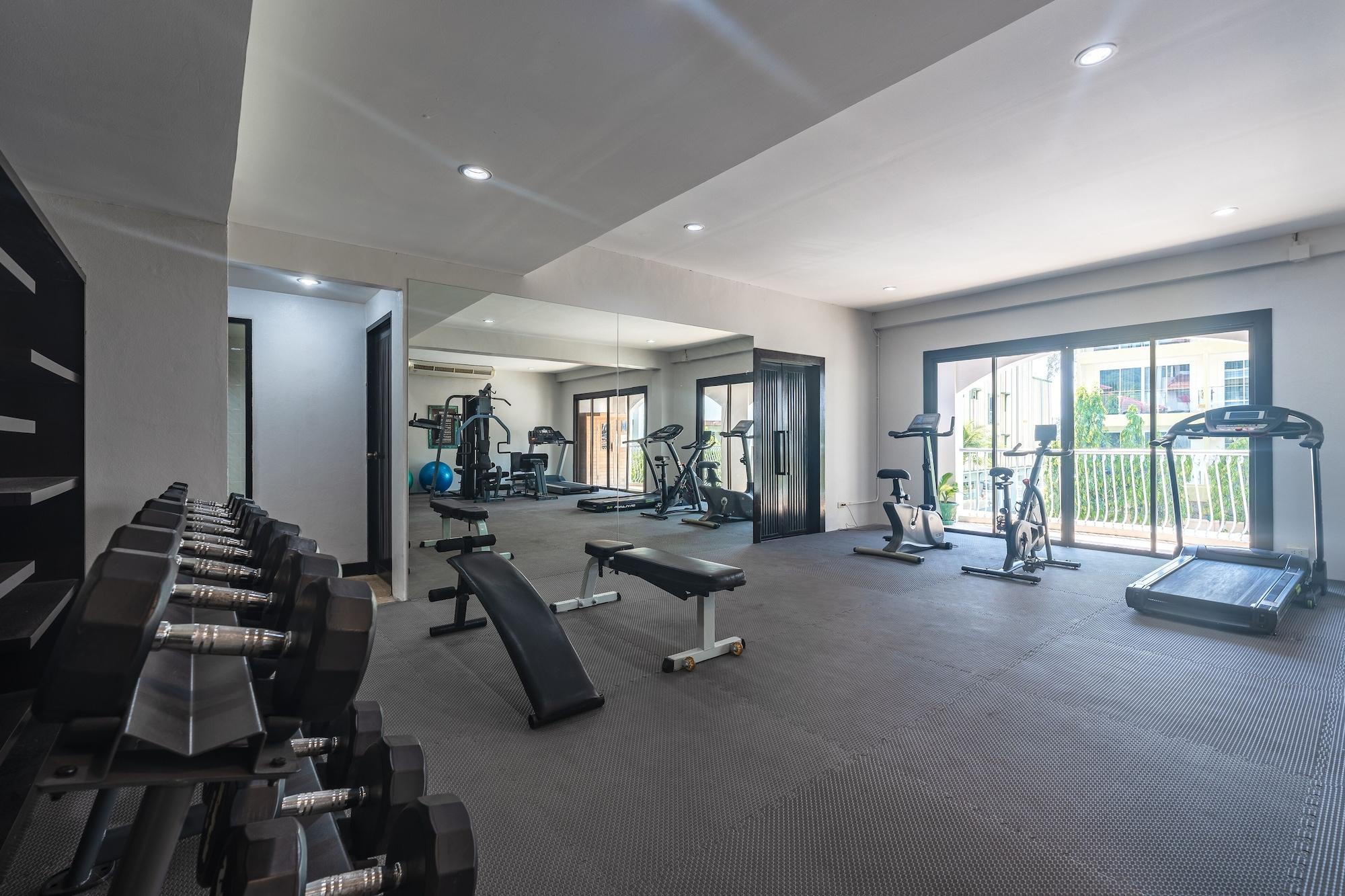 Gimnasio Karon Sea Sands Resort