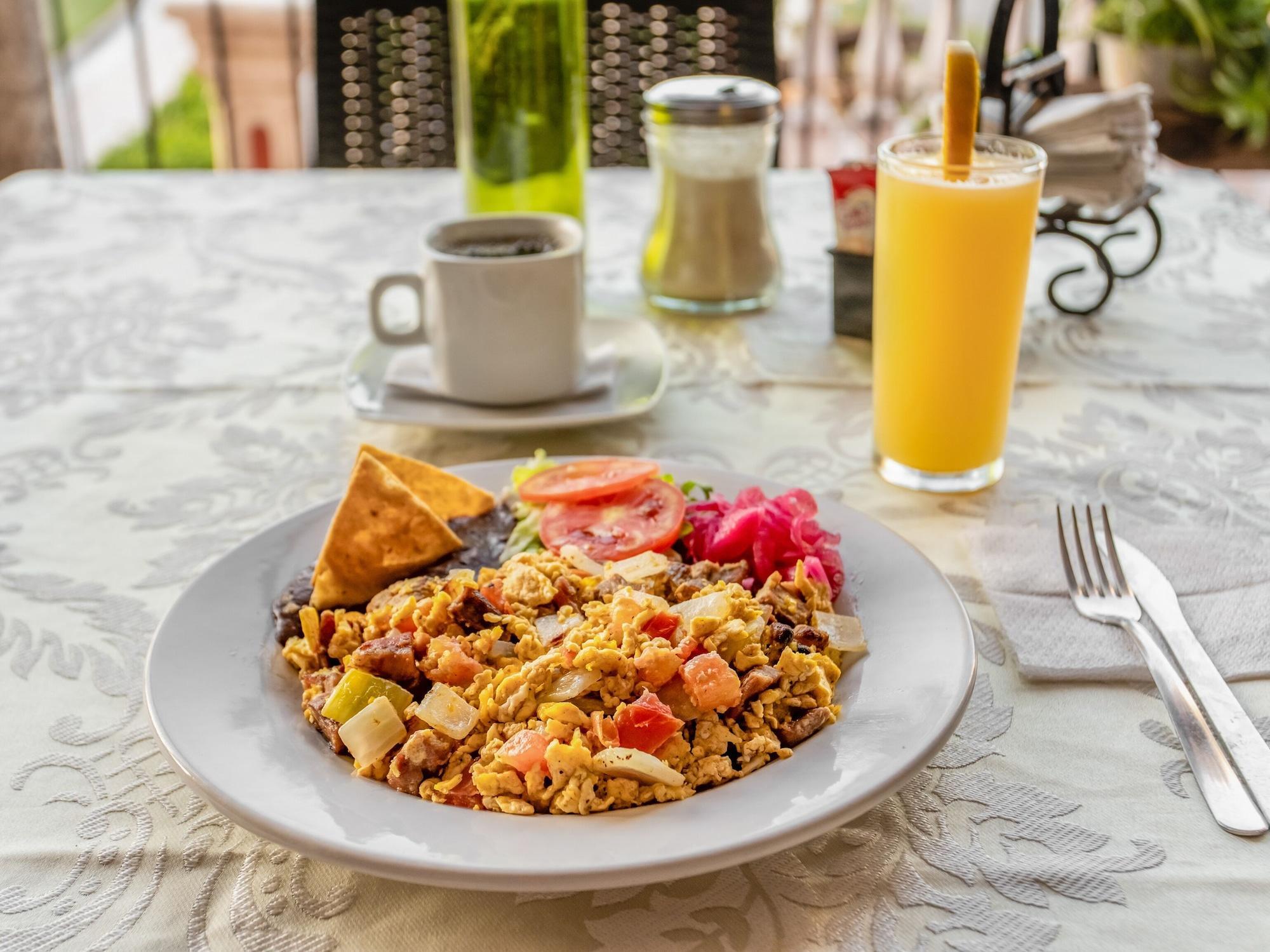 Restaurant Capital O Cancun International Airport 24/7,
