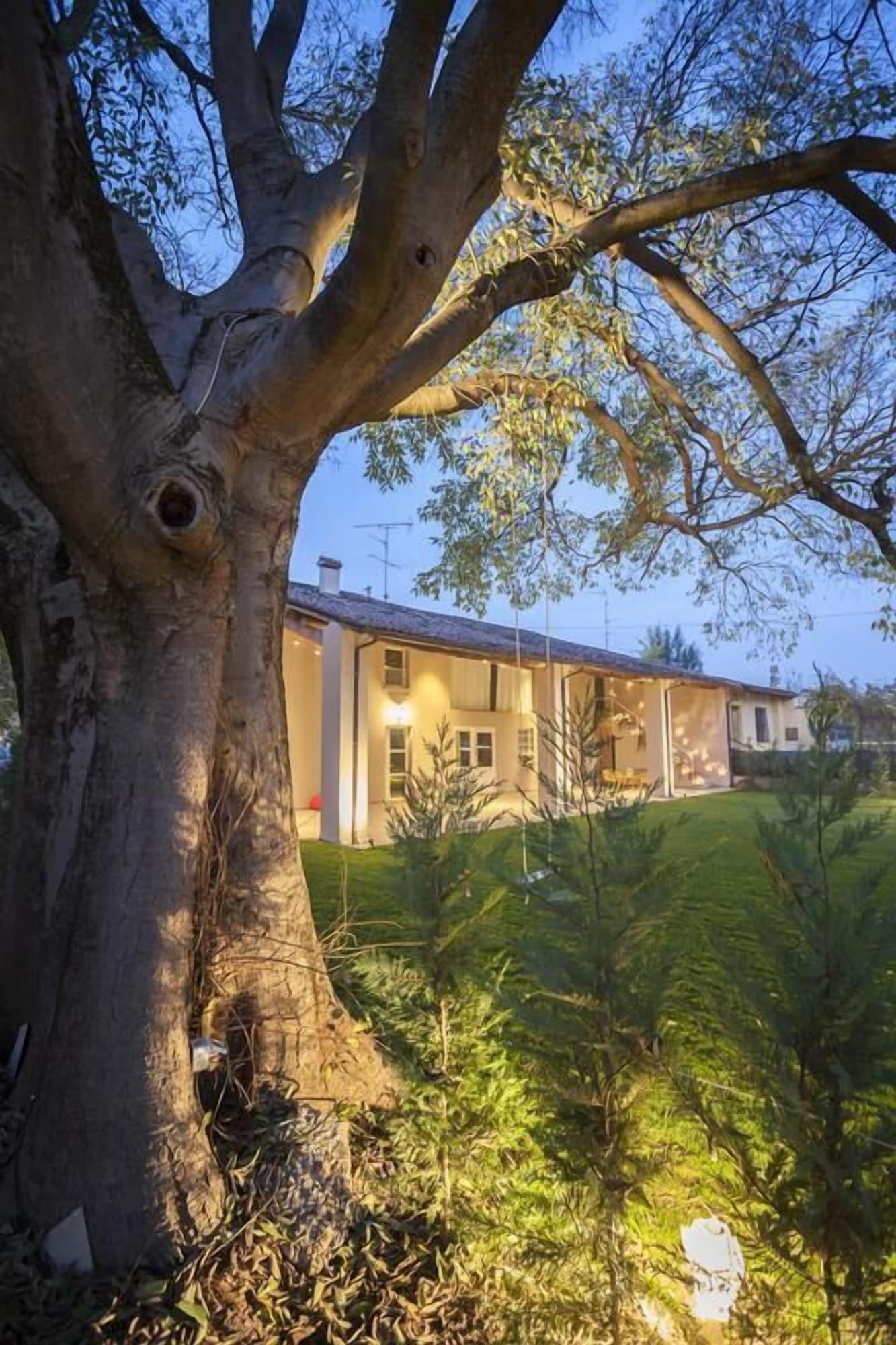 Vista Exterior Garda Relais Antica Romelia