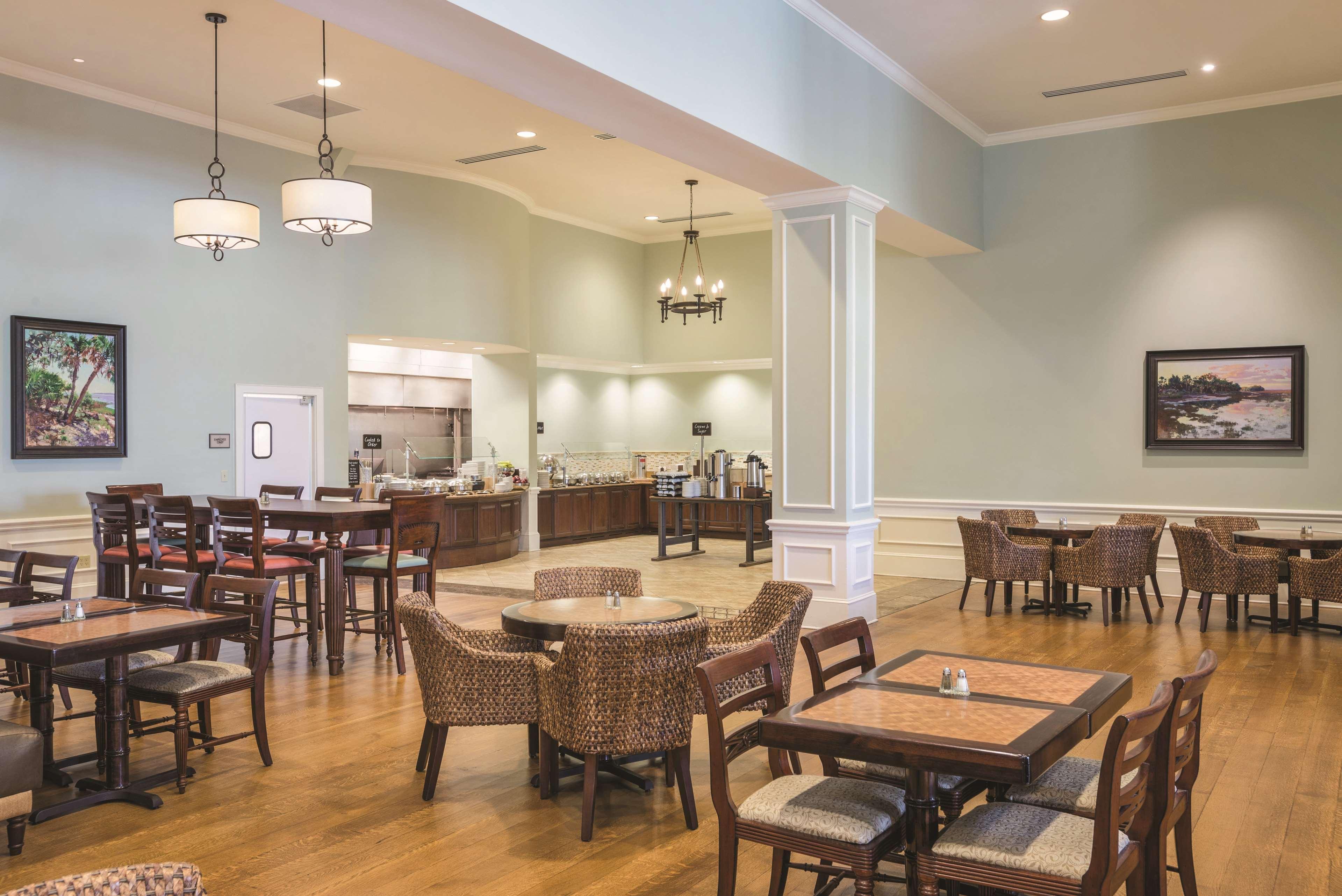 Restaurant Embassy Suites by Hilton Savannah Historic District