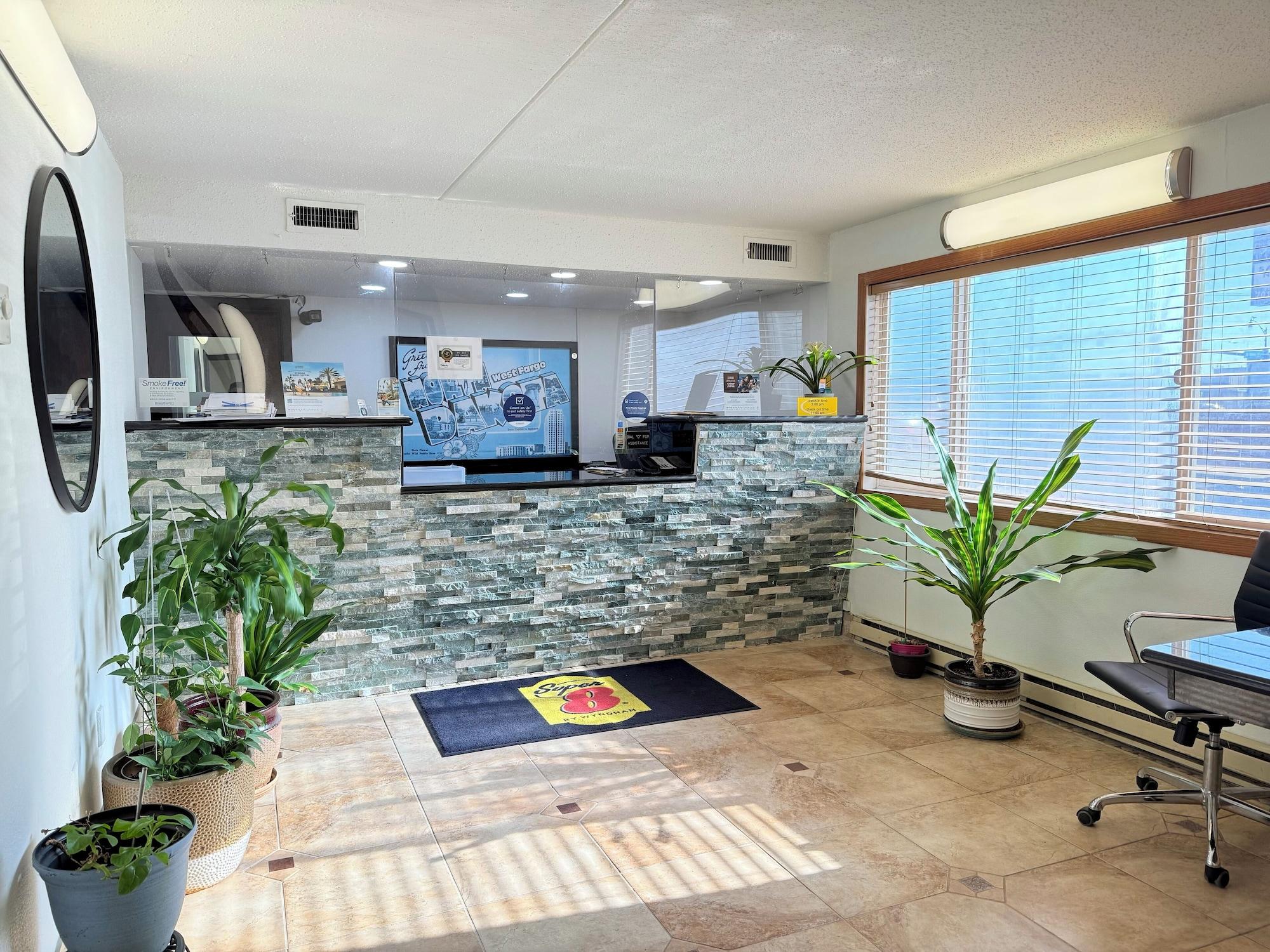 Varios Super 8 by Wyndham West Fargo Main Ave ND