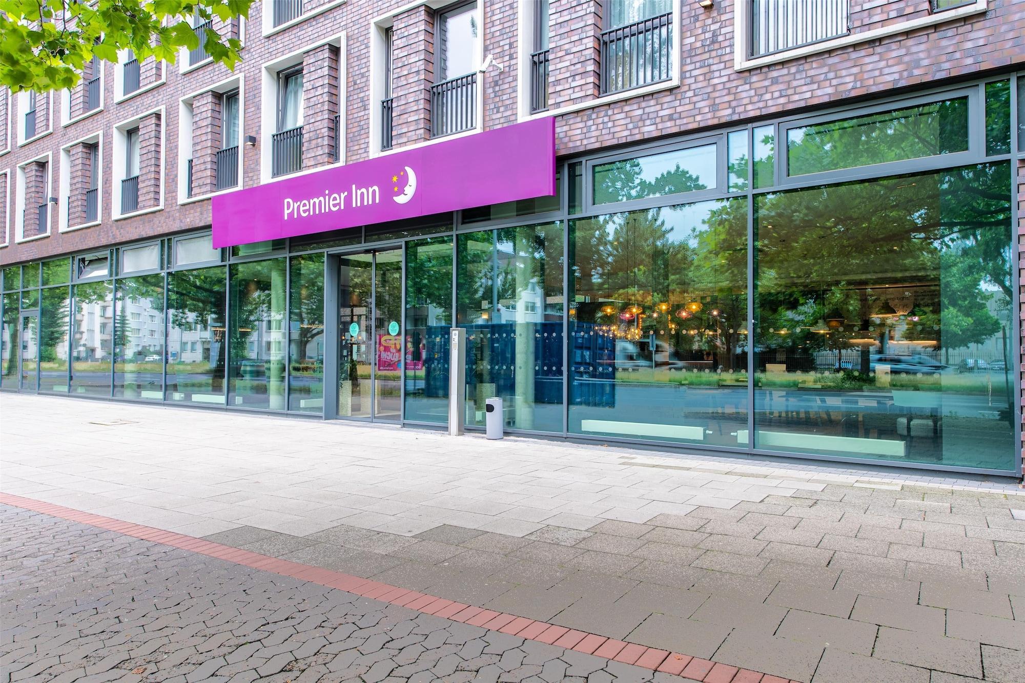 Vista Exterior Premier Inn Hannover City University
