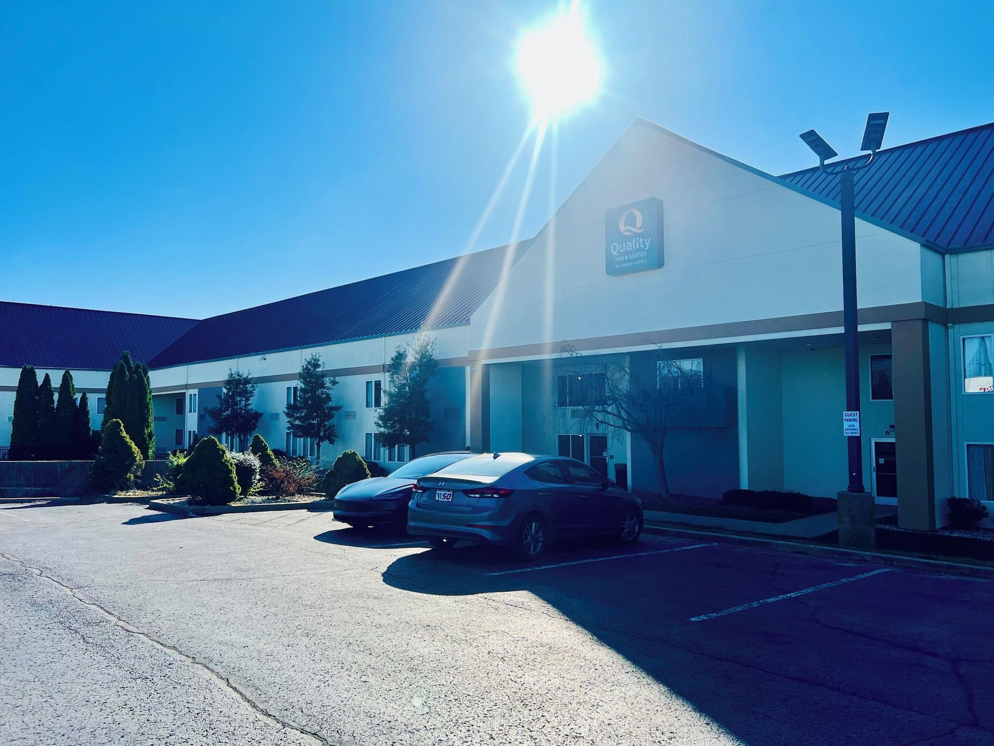 Vista Exterior Quality Inn & Suites Elizabethtown