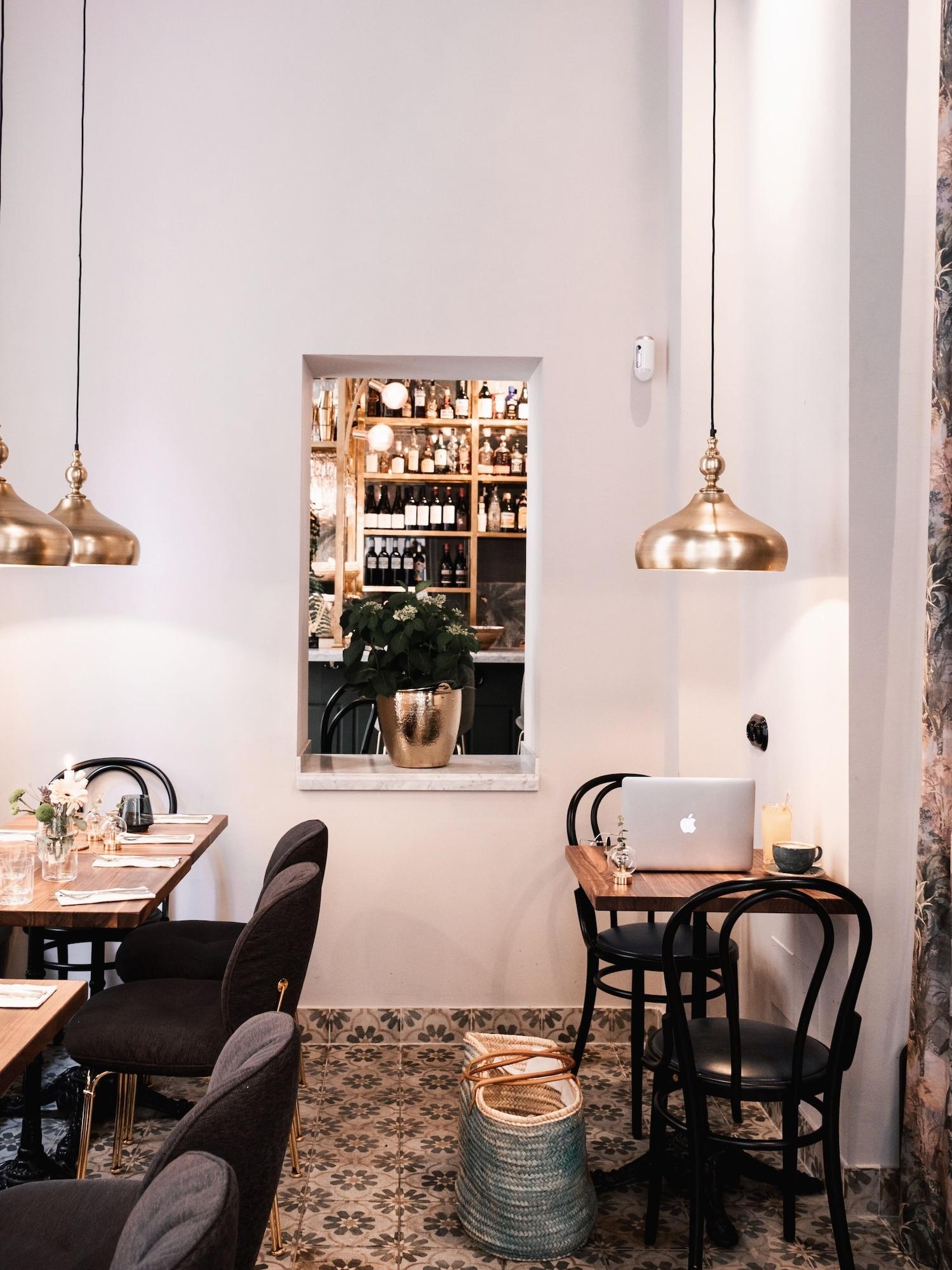 Restaurant Ocho Suites & Kitchen