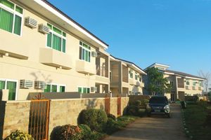 Alojamiento - Queens Island Golf and Village