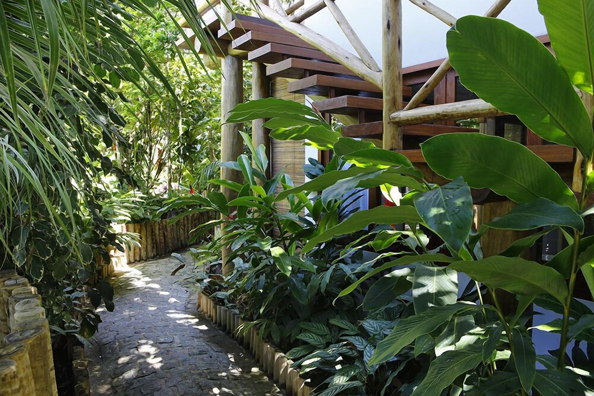 Vista Exterior Pousada Cajueiro Trancoso