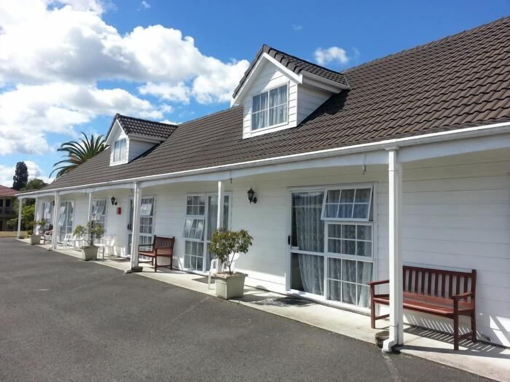 Varios Malones Motel