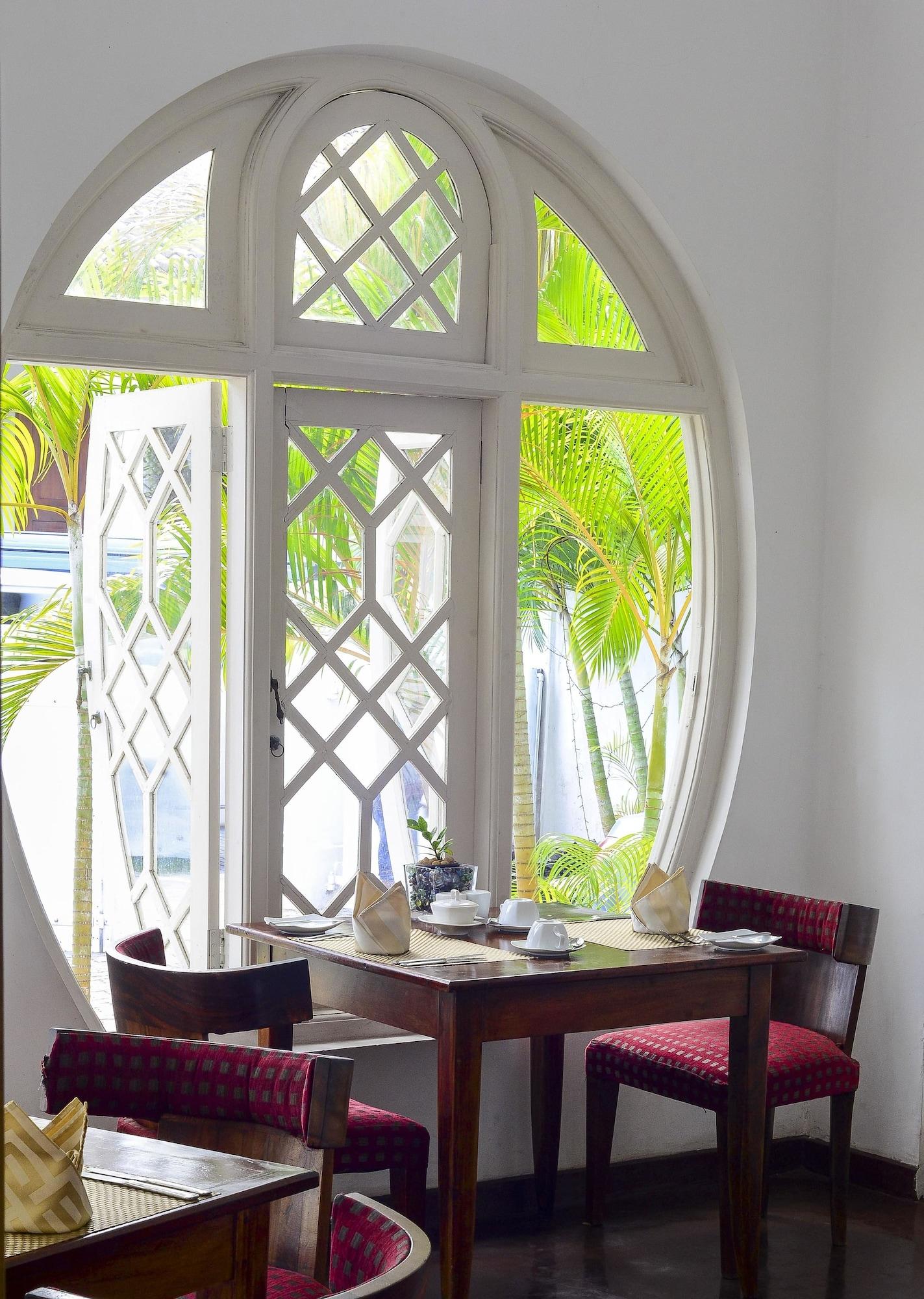 Restaurant Deco On 44