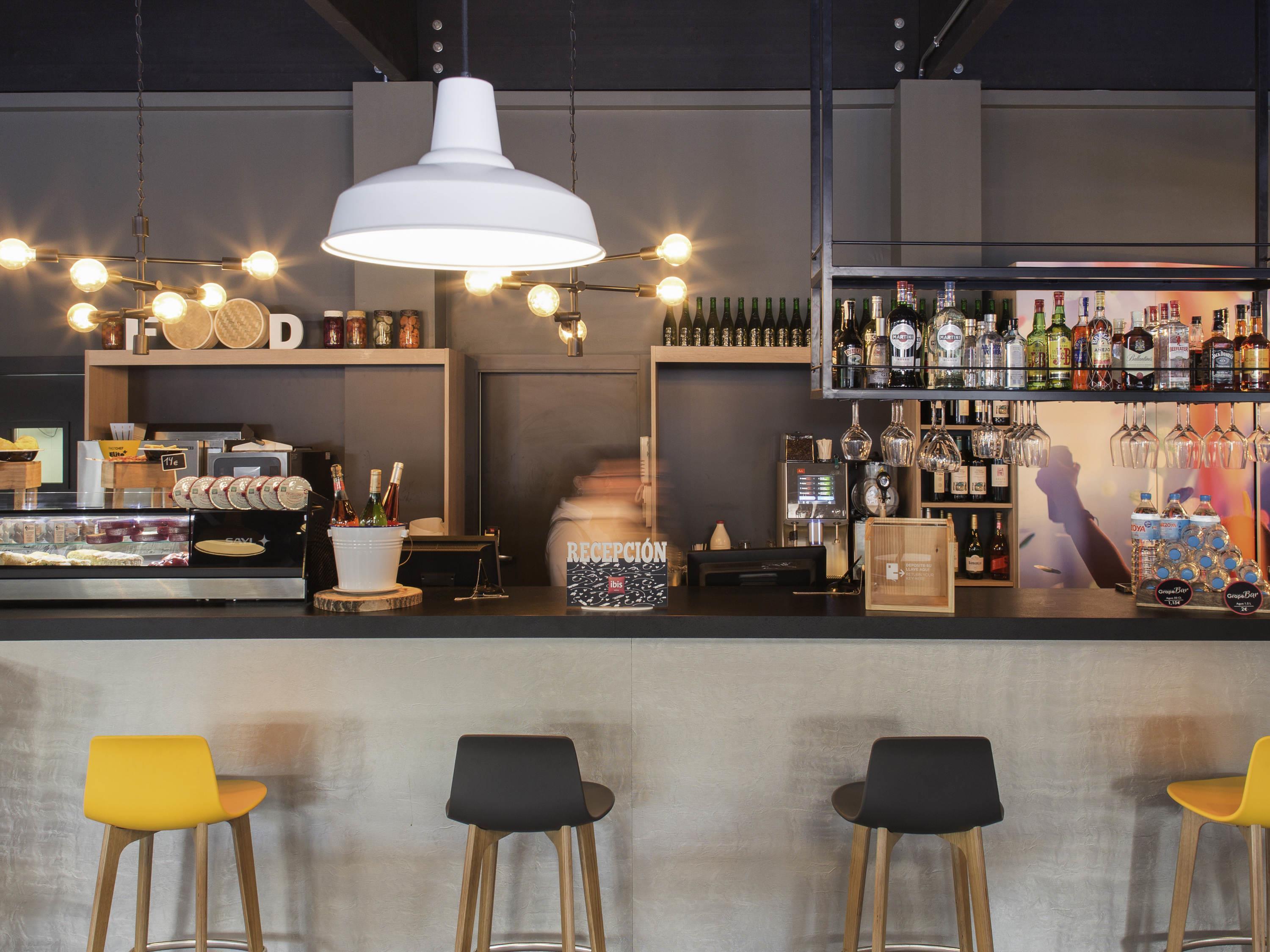 Bar/Salón ibis Madrid Fuenlabrada