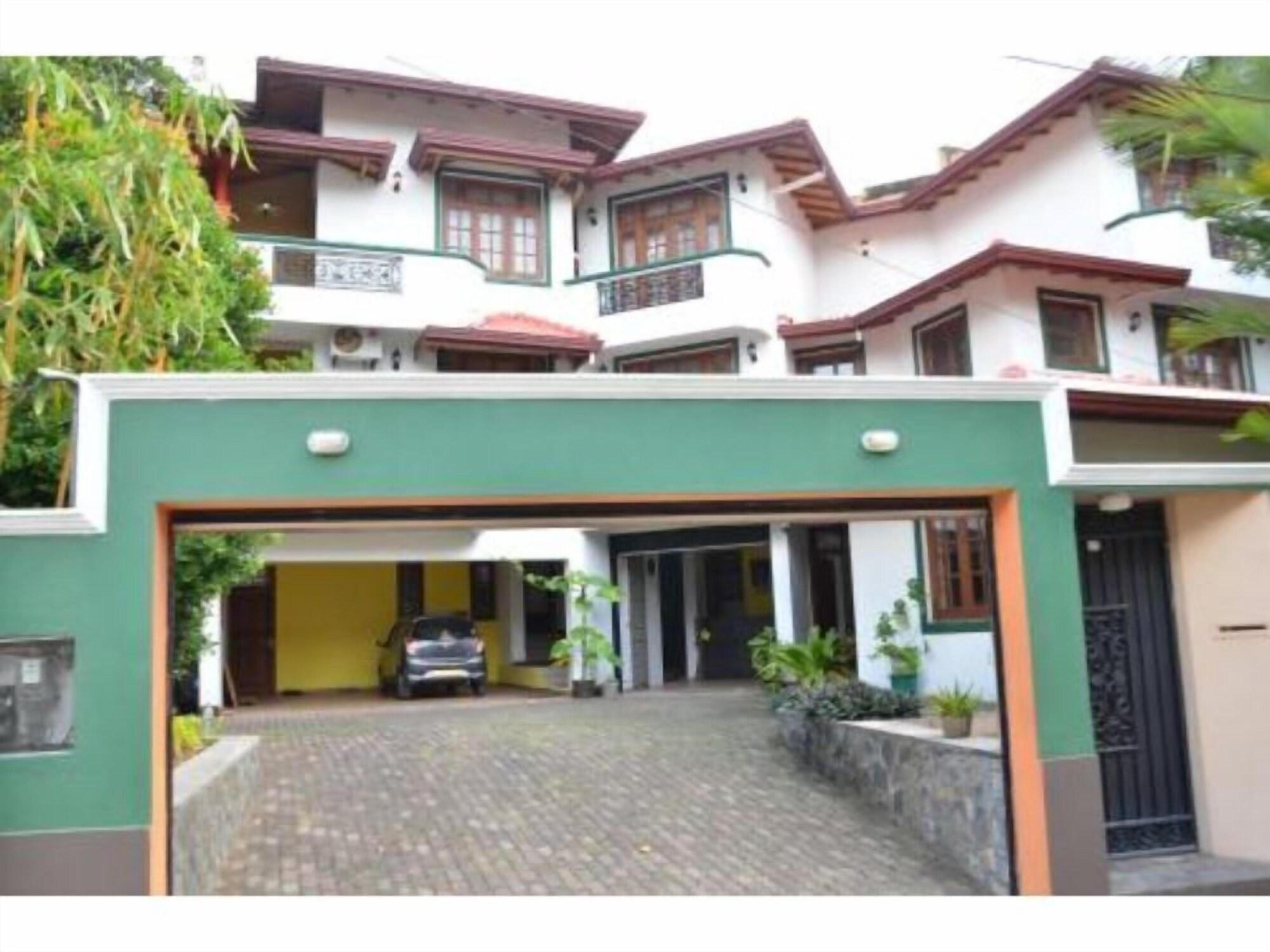 Vista Exterior Hotel Mandakini