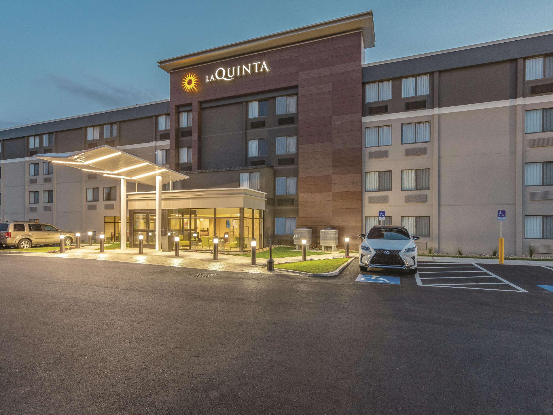 Vista Exterior La Quinta Inn & Suites by Wyndham Salem NH