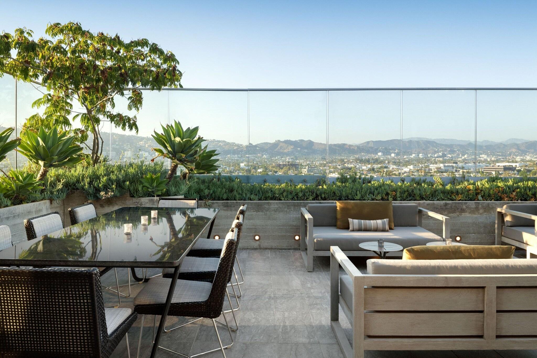 Vista Lobby AC Hotel by Marriott Beverly Hills