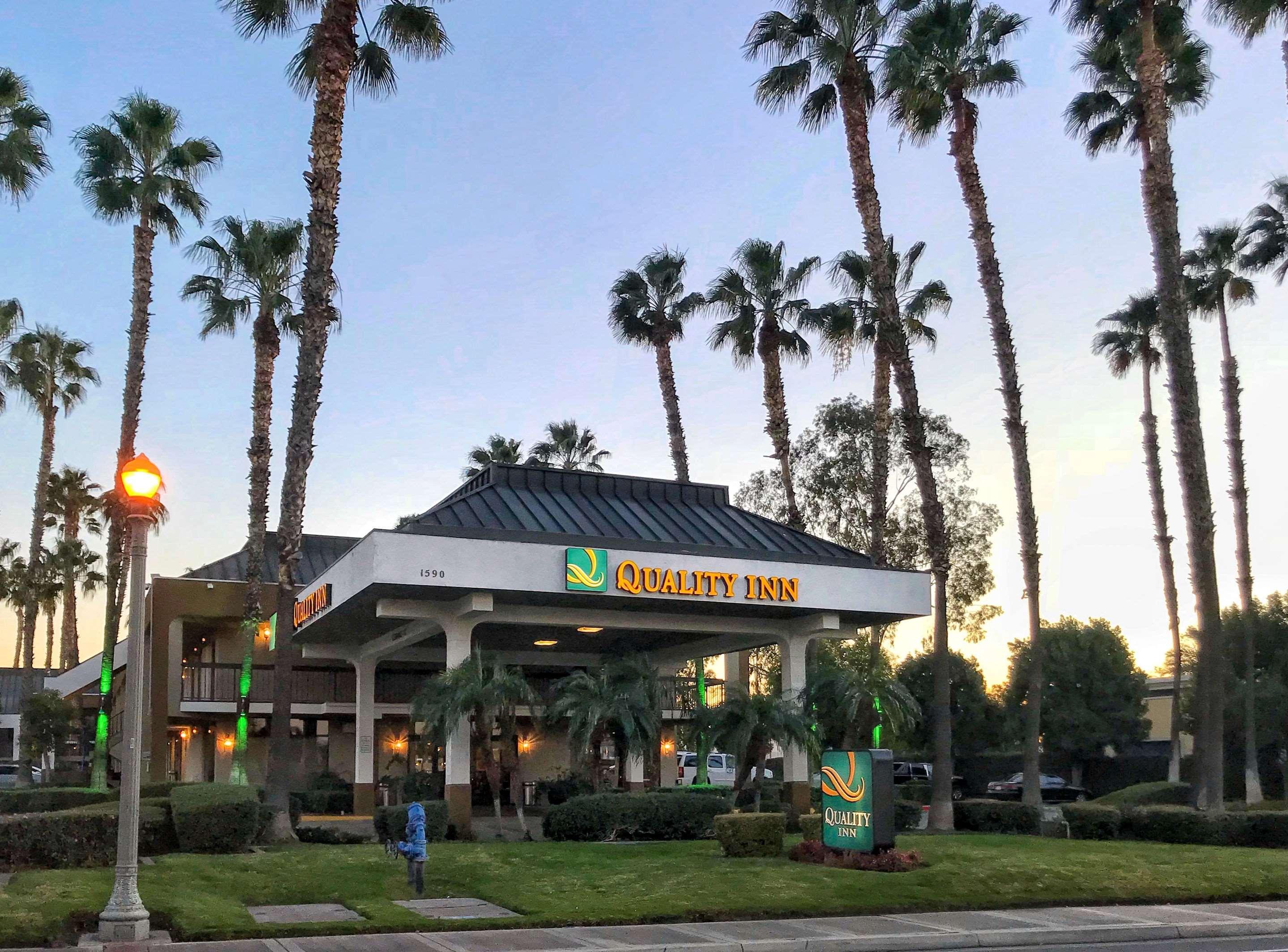 Vista Exterior Quality Inn Riverside near UCR and Downtown