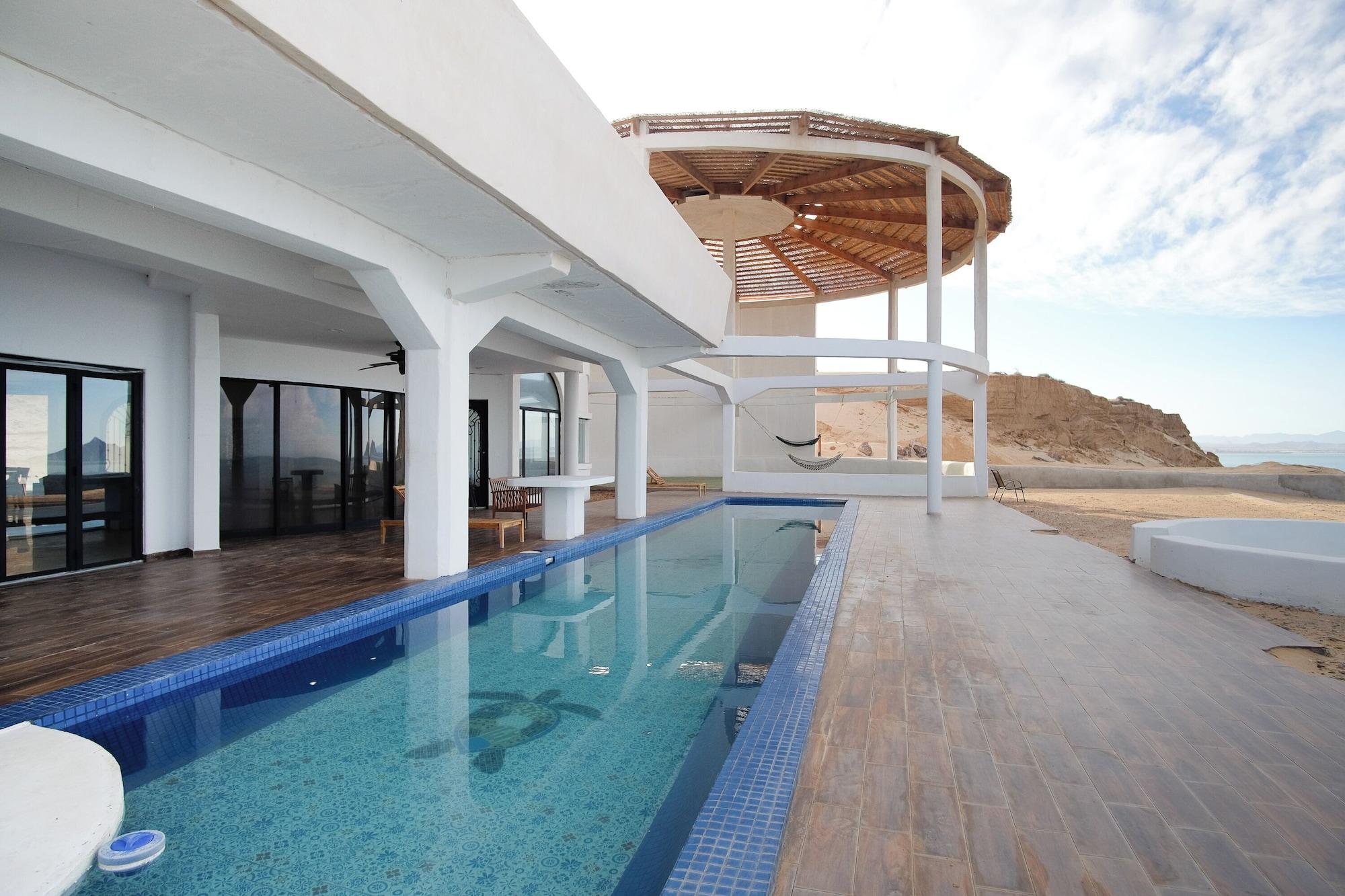 Vista Exterior Casa Club