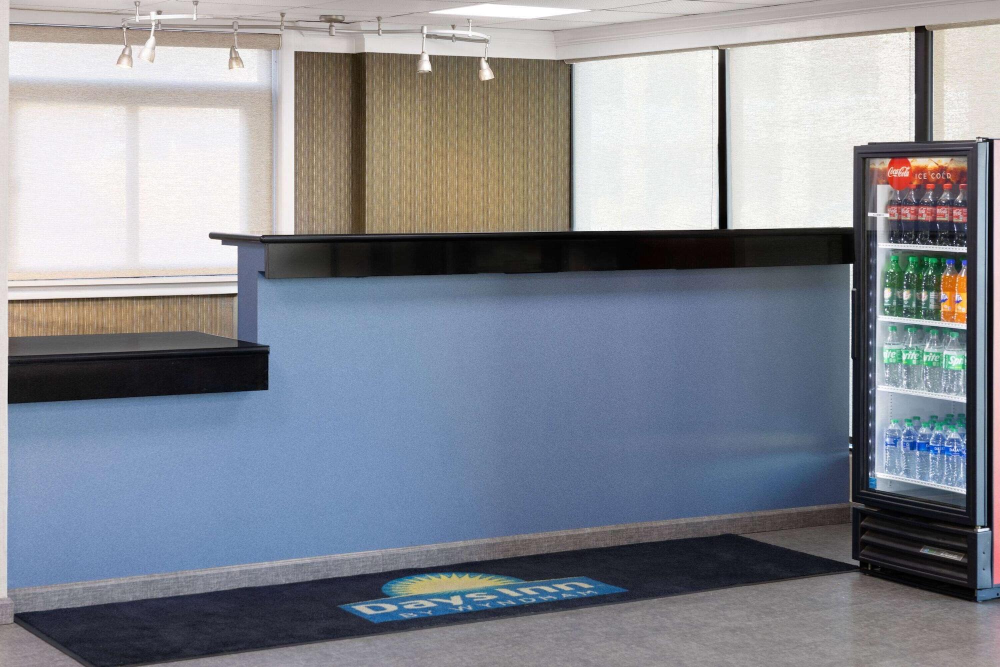 Vista Lobby Days Inn by Wyndham Tonawanda/Buffalo