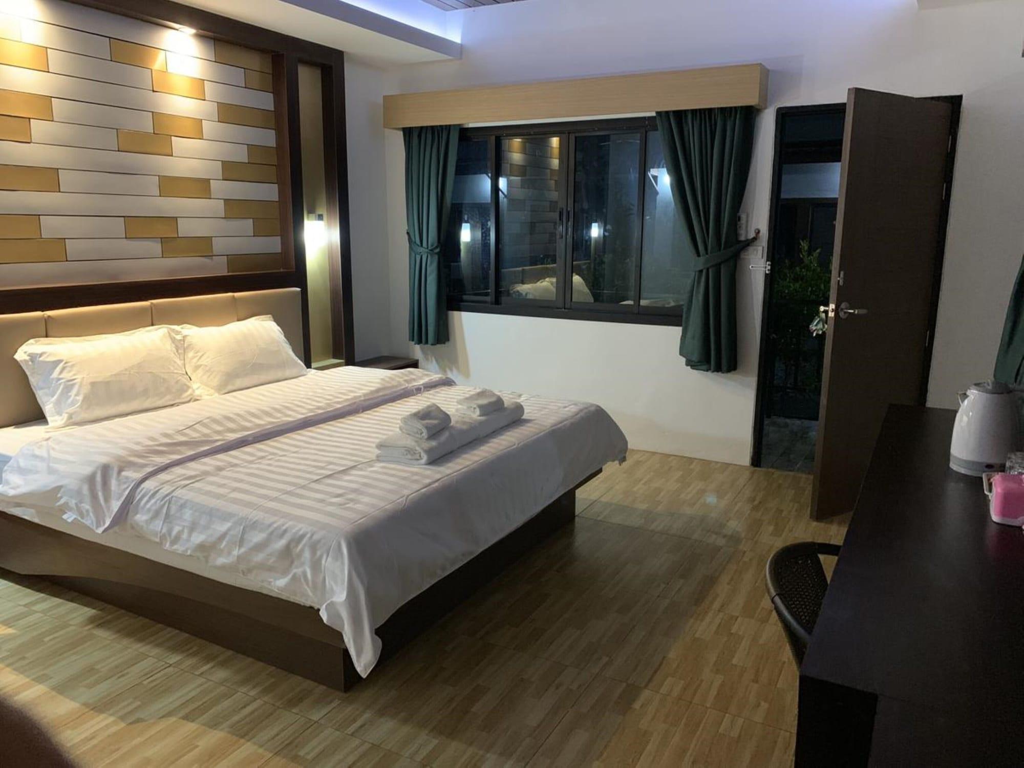Varios Thalang Resort