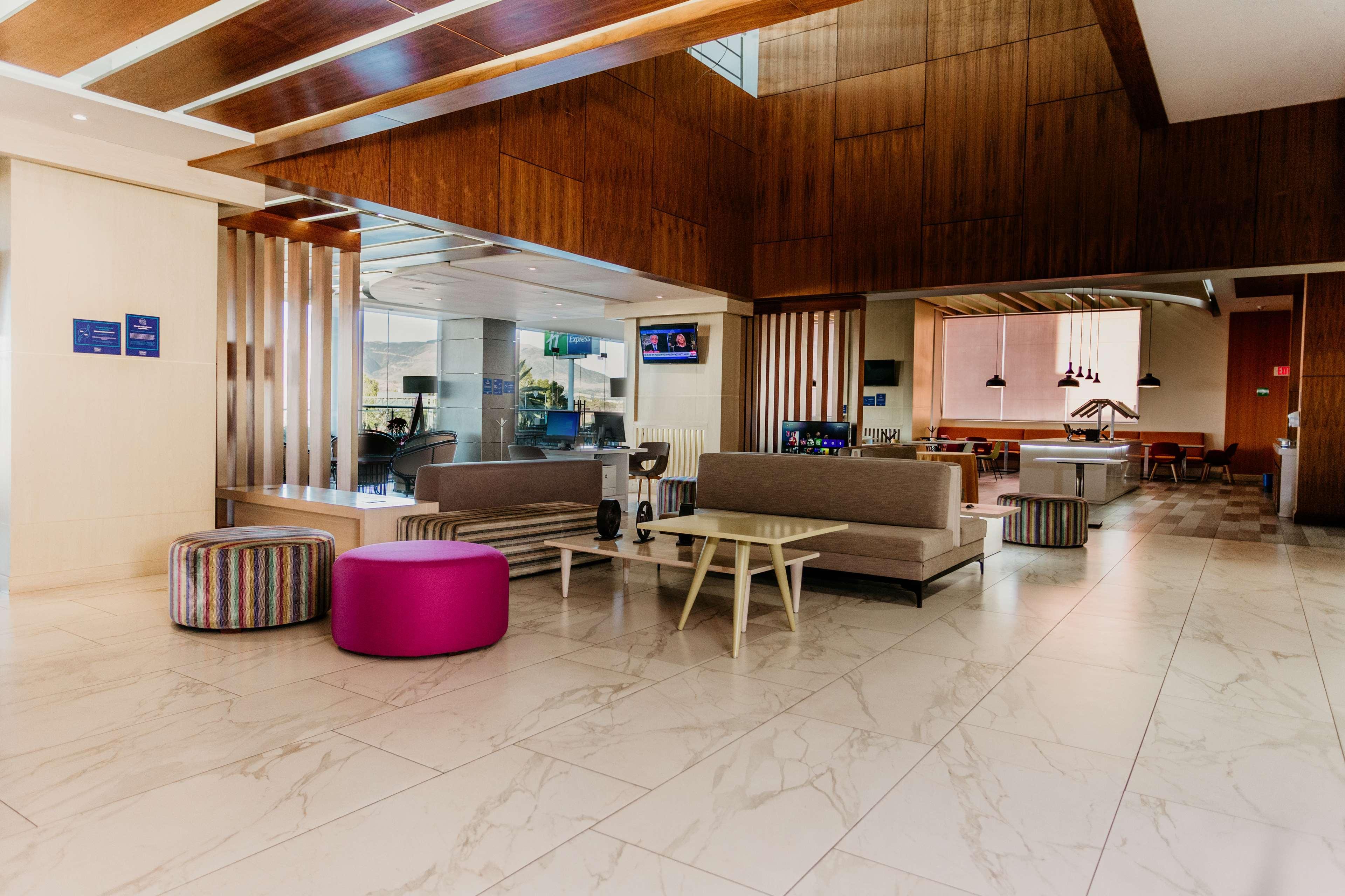 Vista Lobby Hilton Garden Inn Silao Aeropuerto Bajio