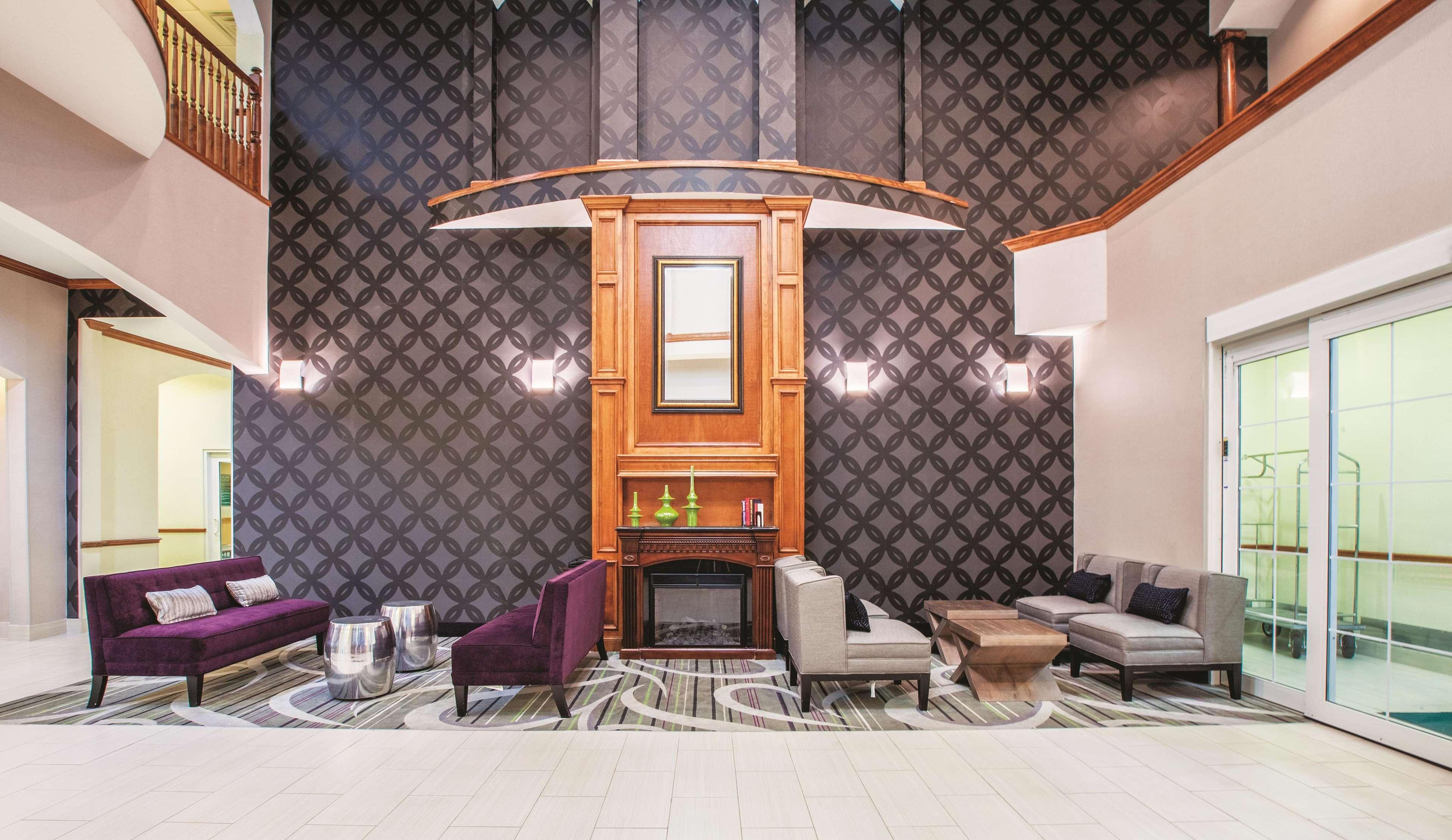 Vista Lobby La Quinta Inn Suites Gainesville