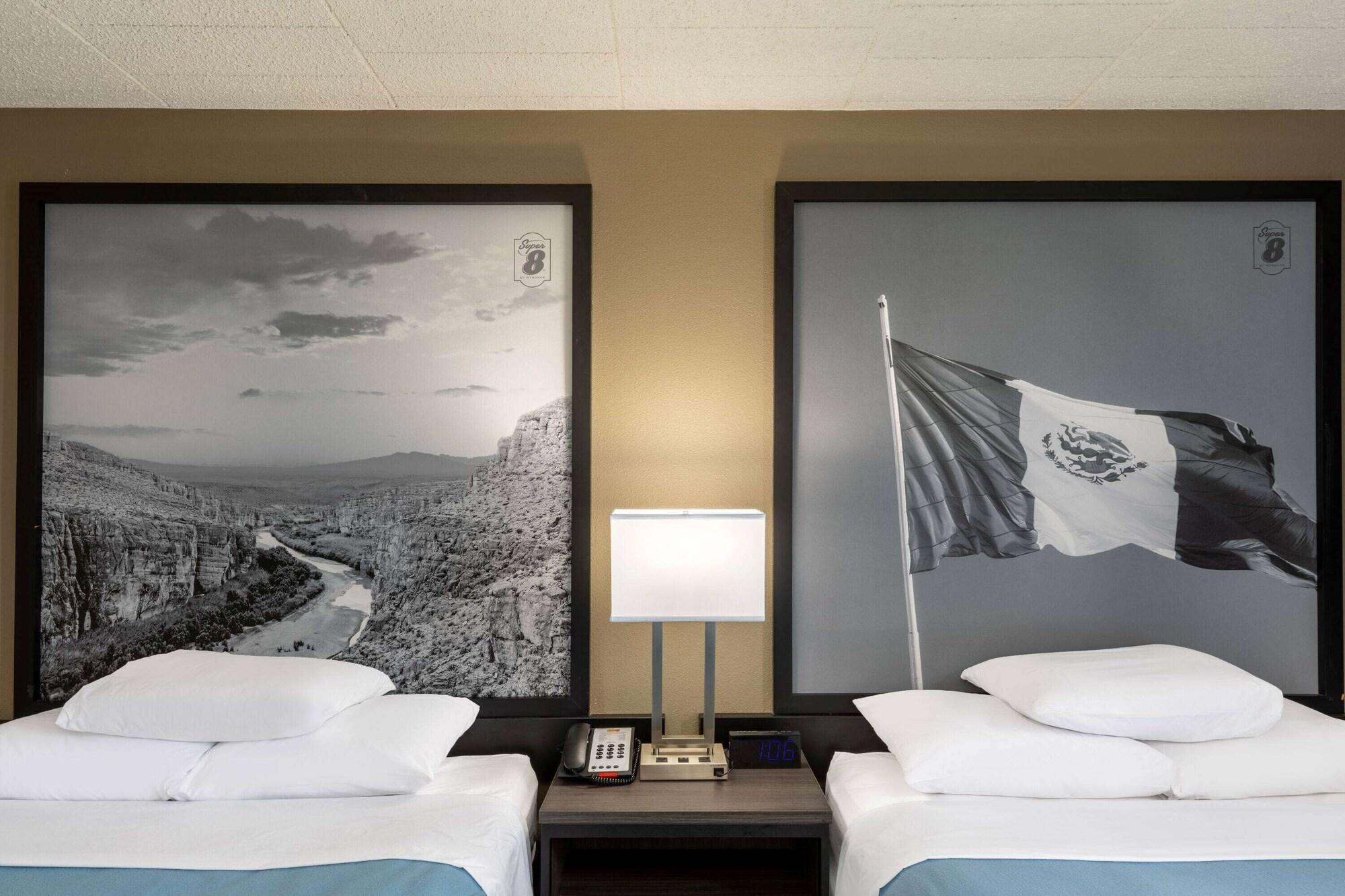 Habitación Super 8 by Wyndham Laredo