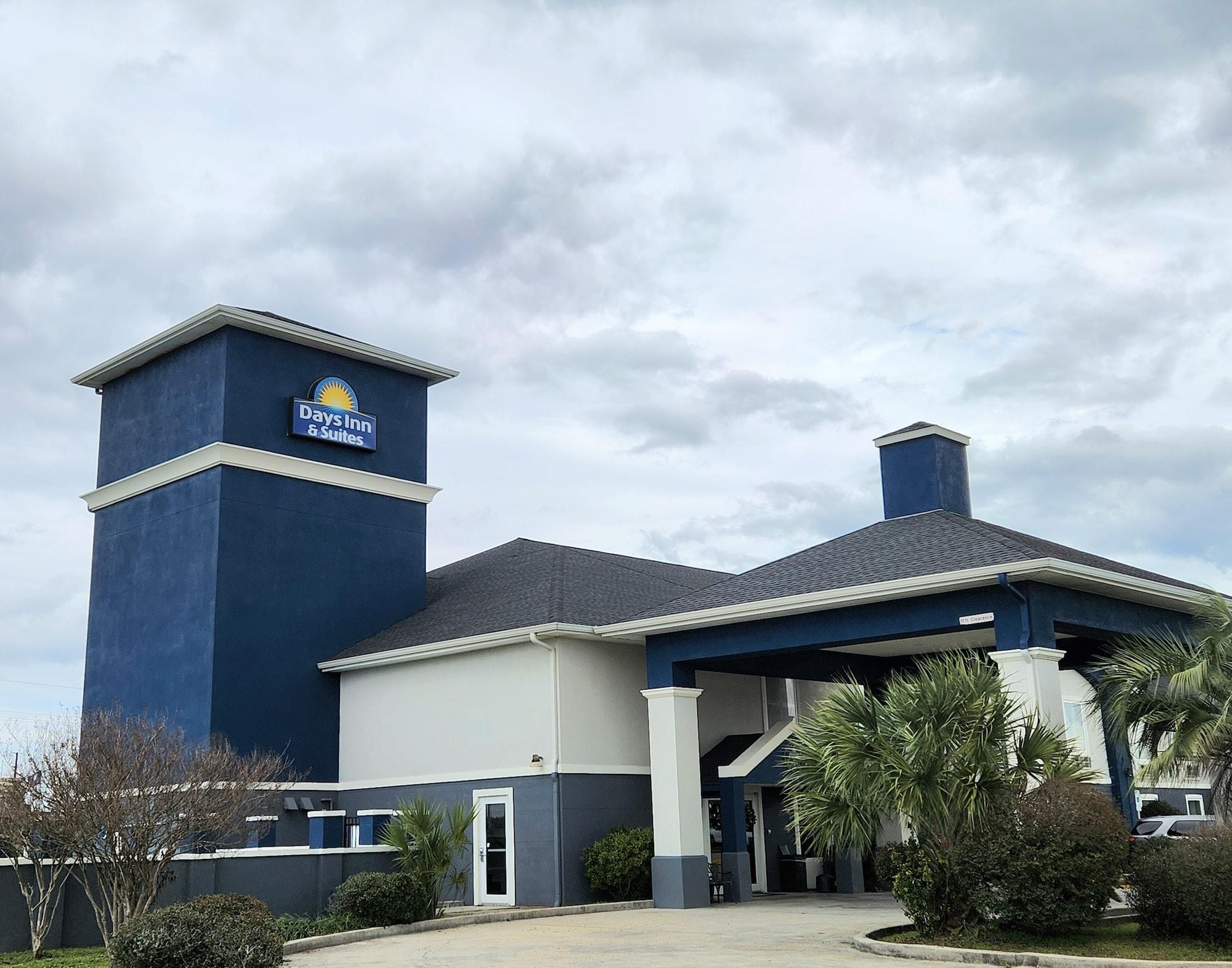 Vista Exterior Days Inn & Suites by Wyndham Thibodaux