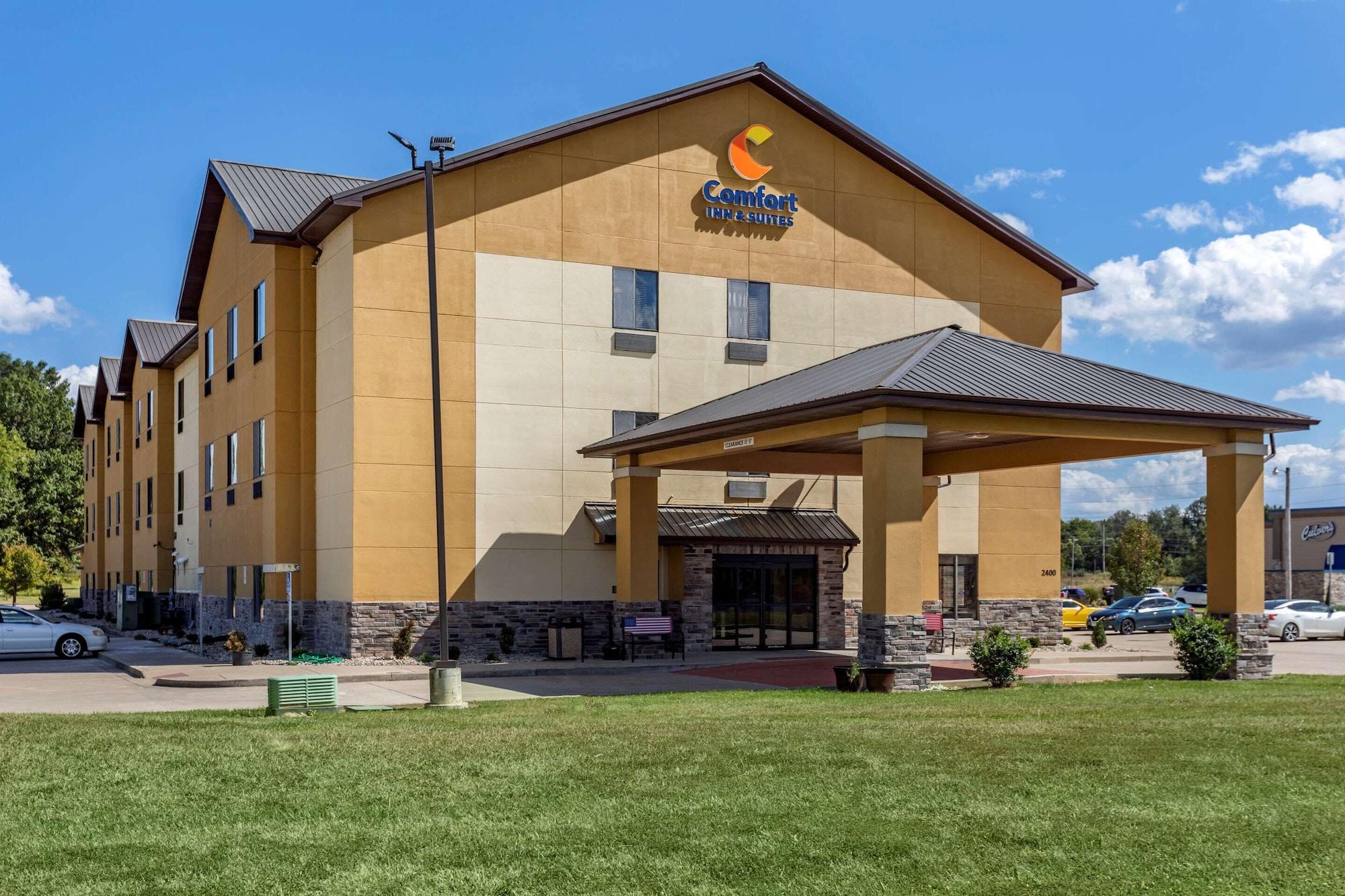 Vista Exterior Comfort Inn & Suites Carbondale University Area
