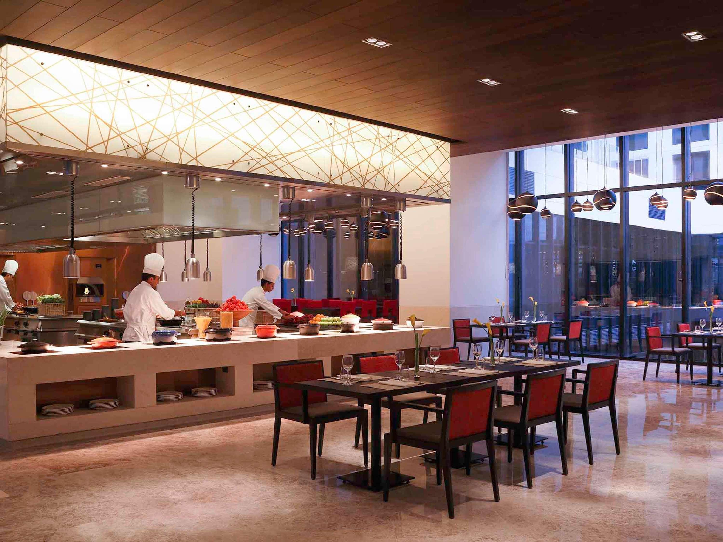 Restaurant Novotel New Delhi Aerocity Hotel