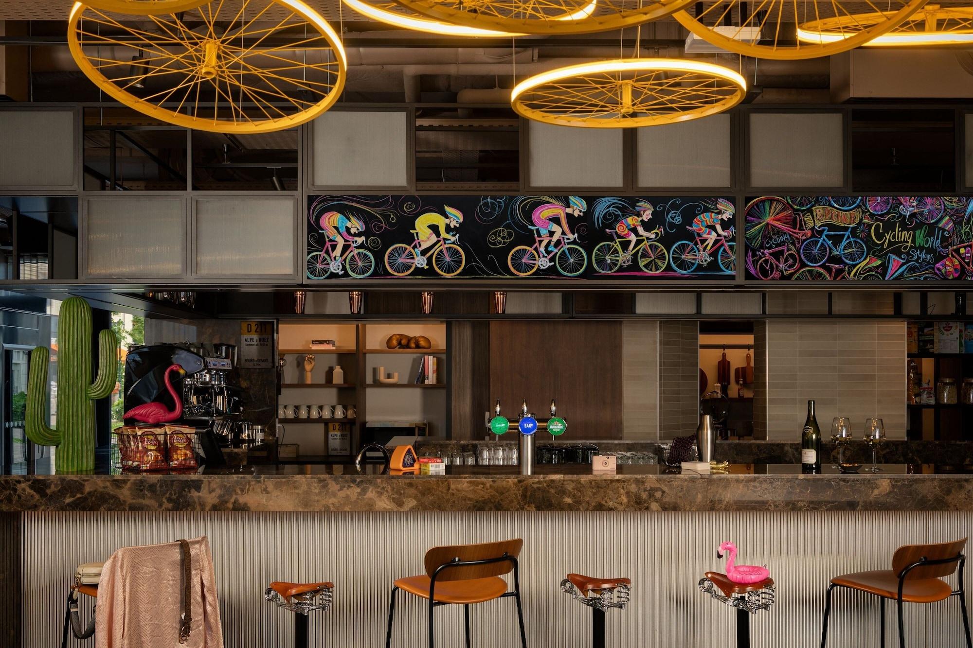 Restaurant Moxy Paris Clamart