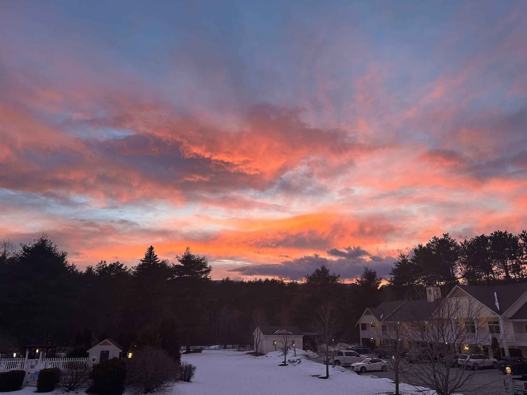 Vista Exterior Golden Gables Inn Dazzler Select by Wyndham