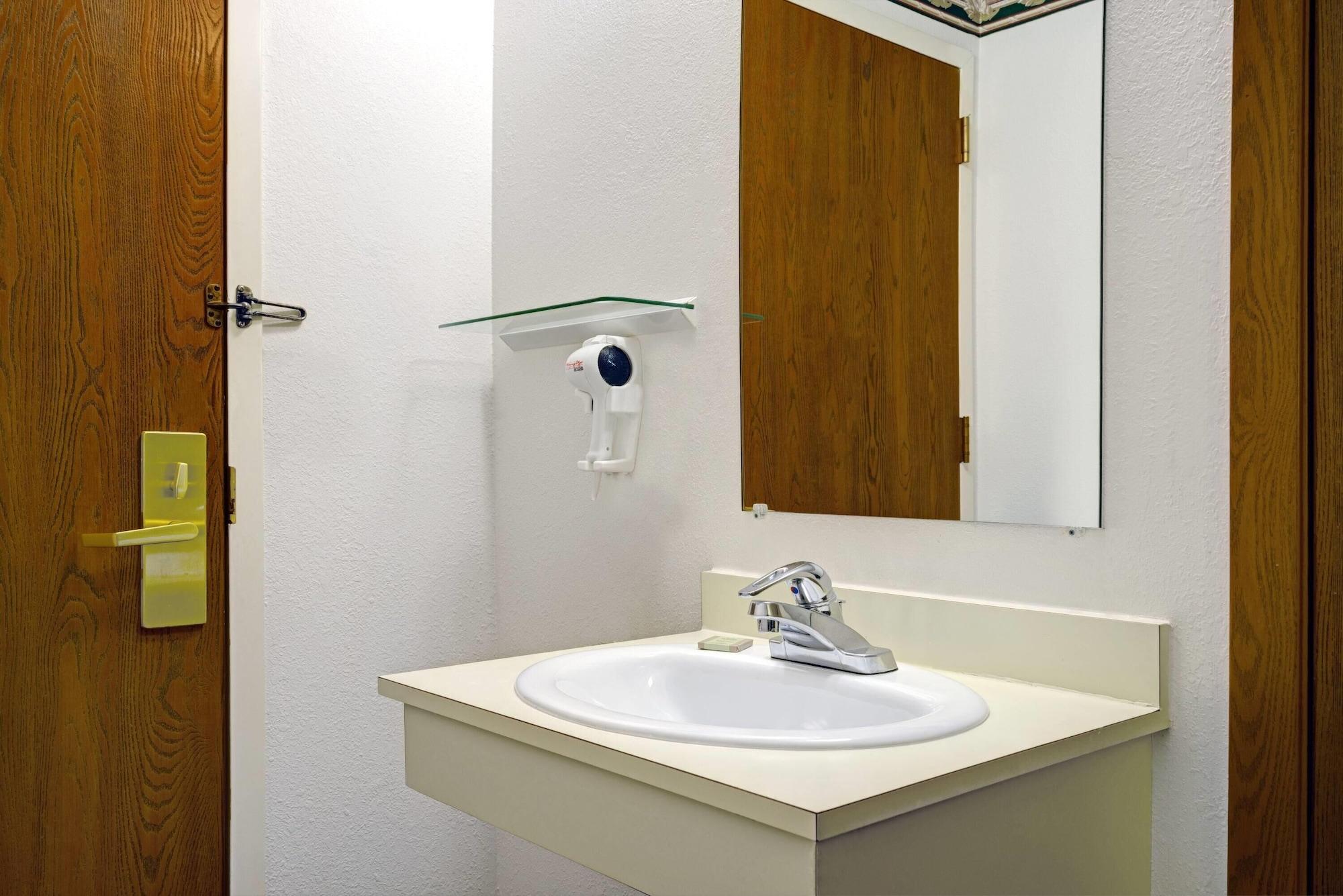 Equipamiento de Habitación Super 8 by Wyndham Chaska