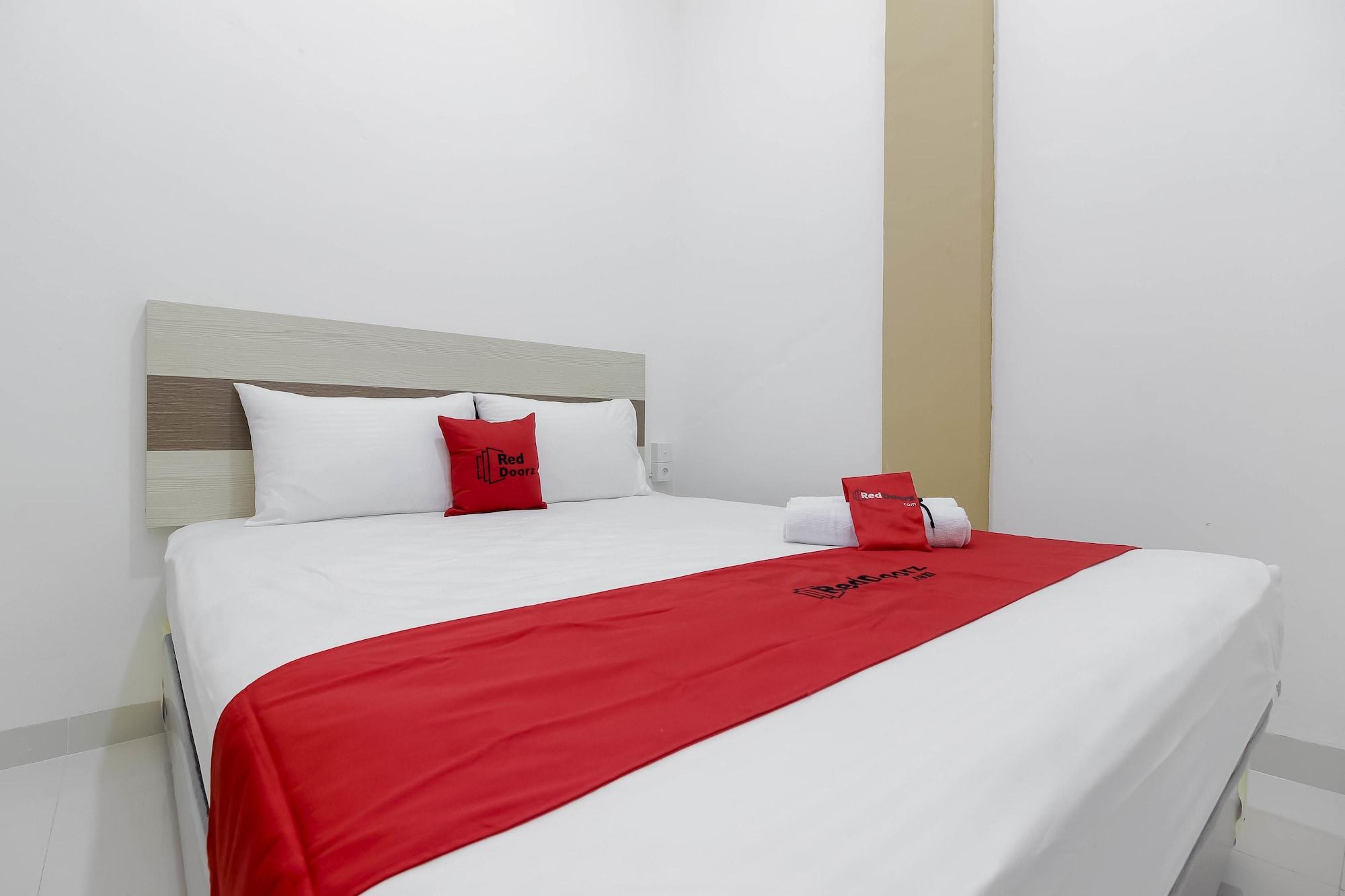 Varios RedDoorz near Palembang Trade Center