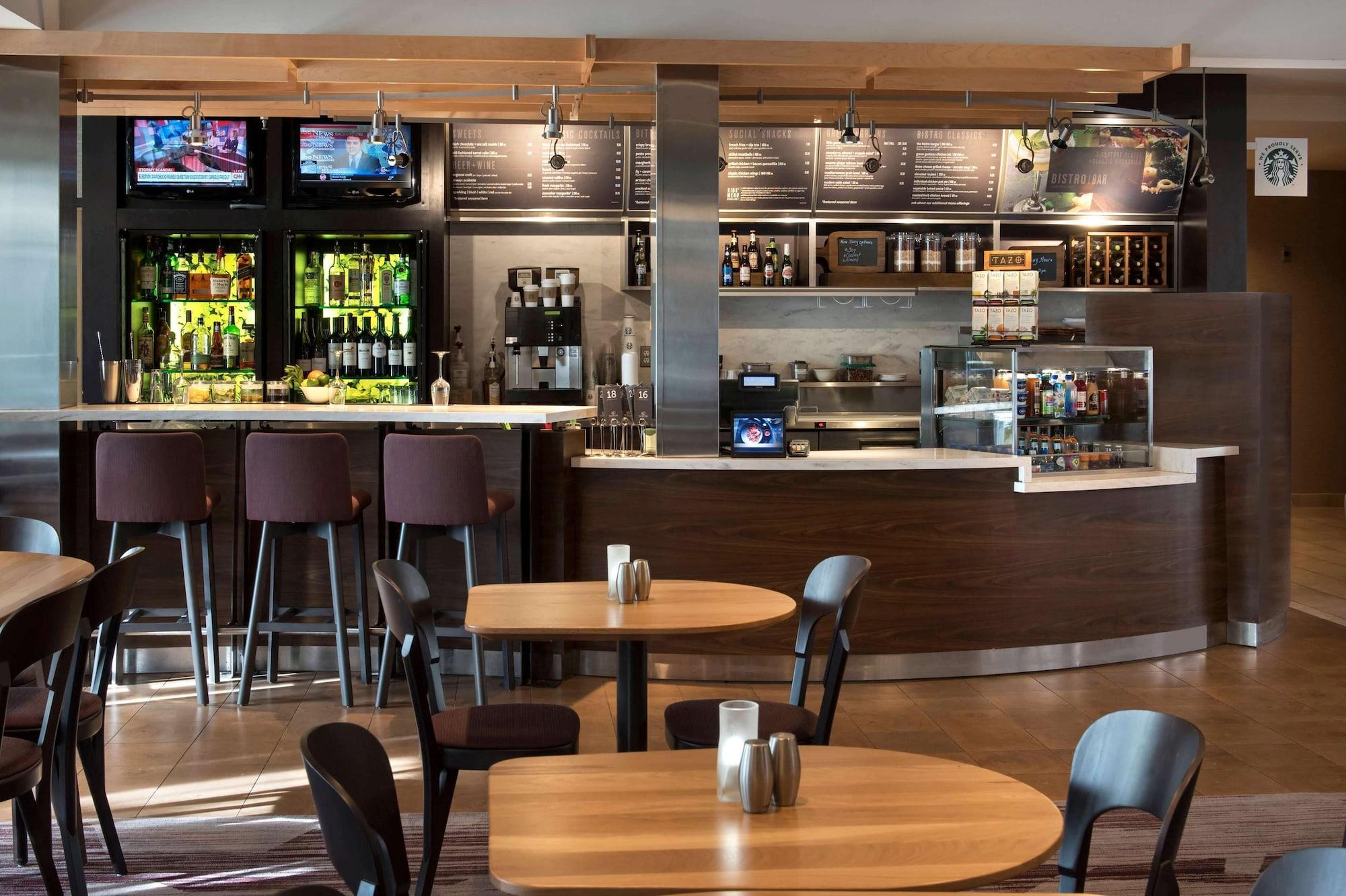 Restaurant Sonesta Select Boston Milford