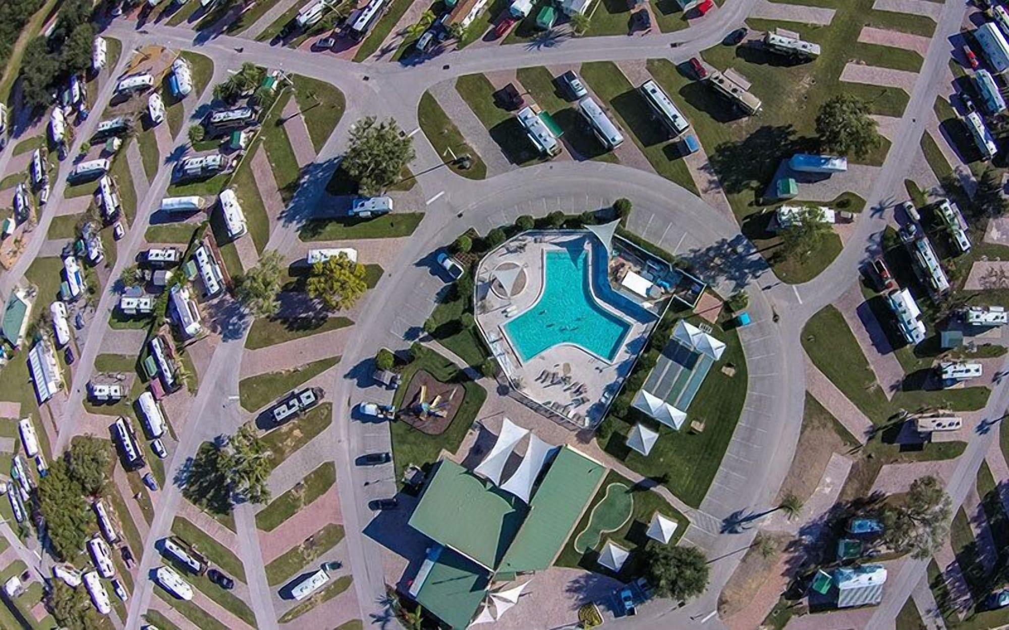 Vista Exterior Enduro RV Citrus Valley Resort