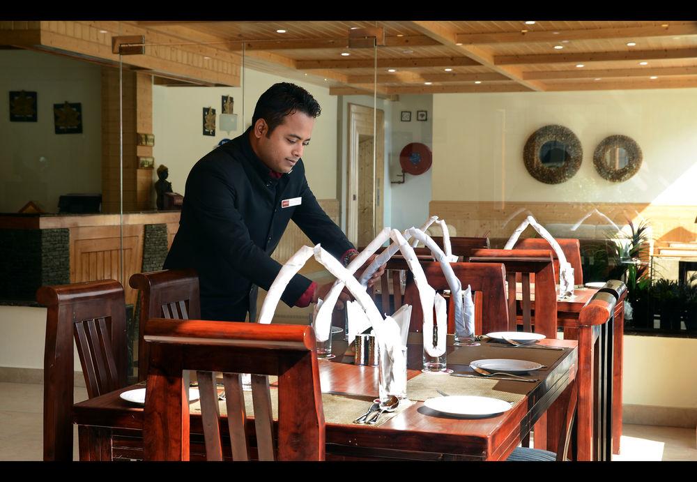 Restaurant Summit Chandertal Regency & Spa