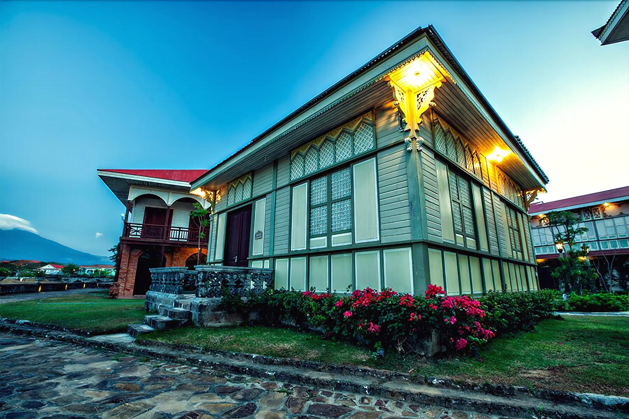 Vista Exterior Las Casas Filipinas de Acuzar