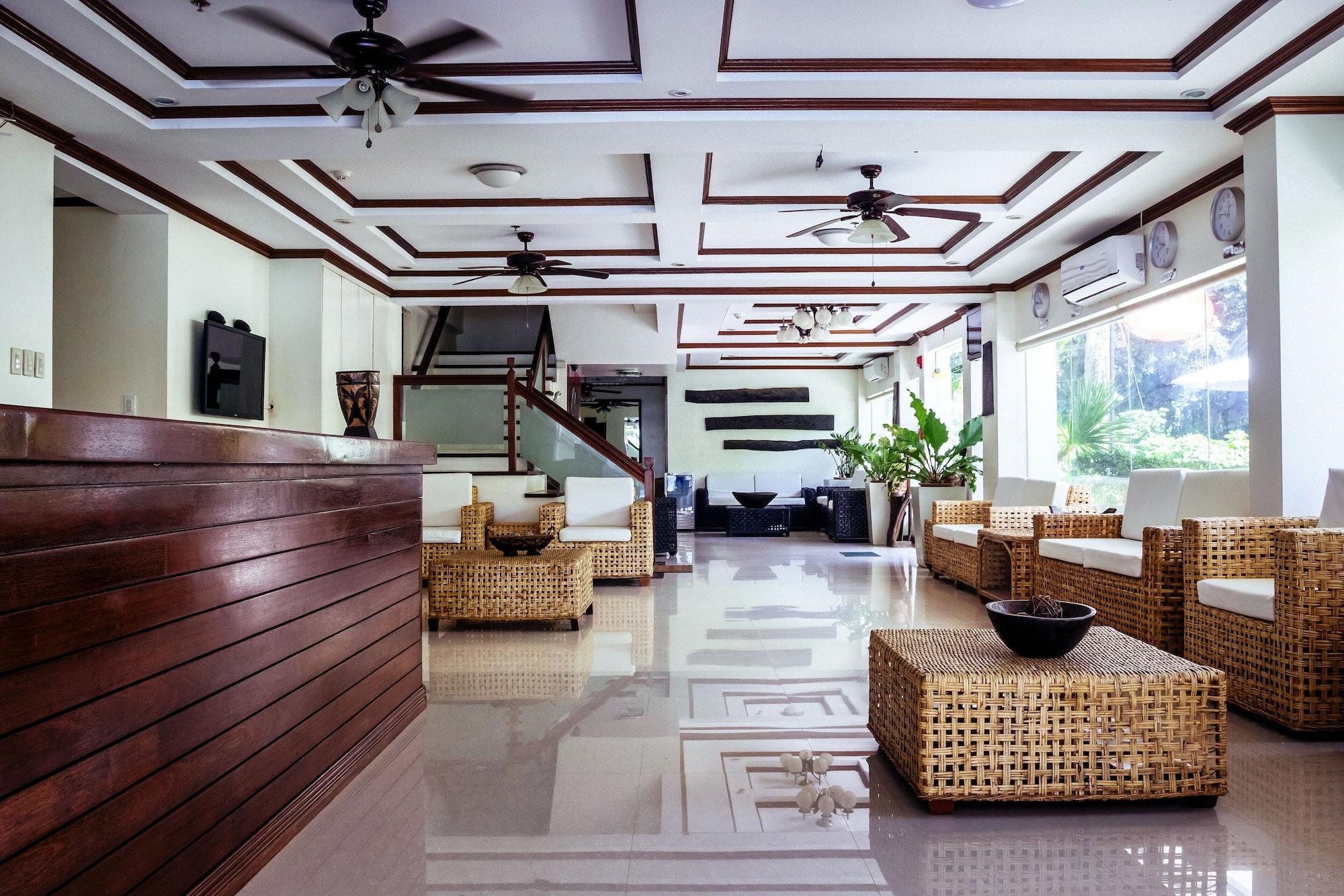 Vista Lobby Ipil Suites Puerto Princesa