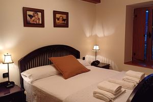 Alquiler Vacacional - HAZAS HOUSE. Stone and wood house with garden, ideal for family trips.