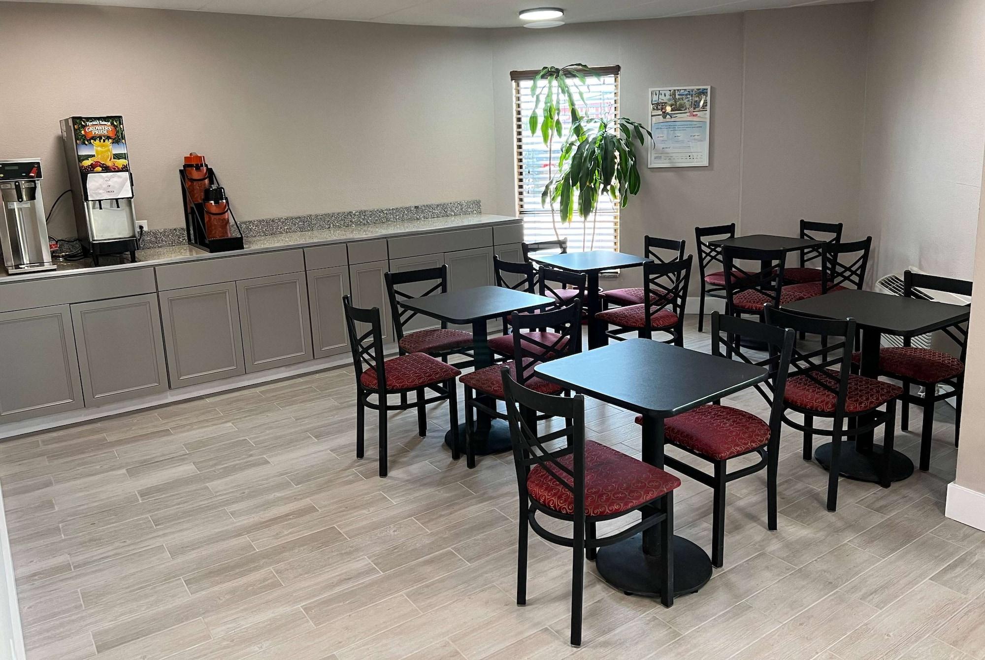 Restaurant Days Inn by Wyndham Cincinnati East